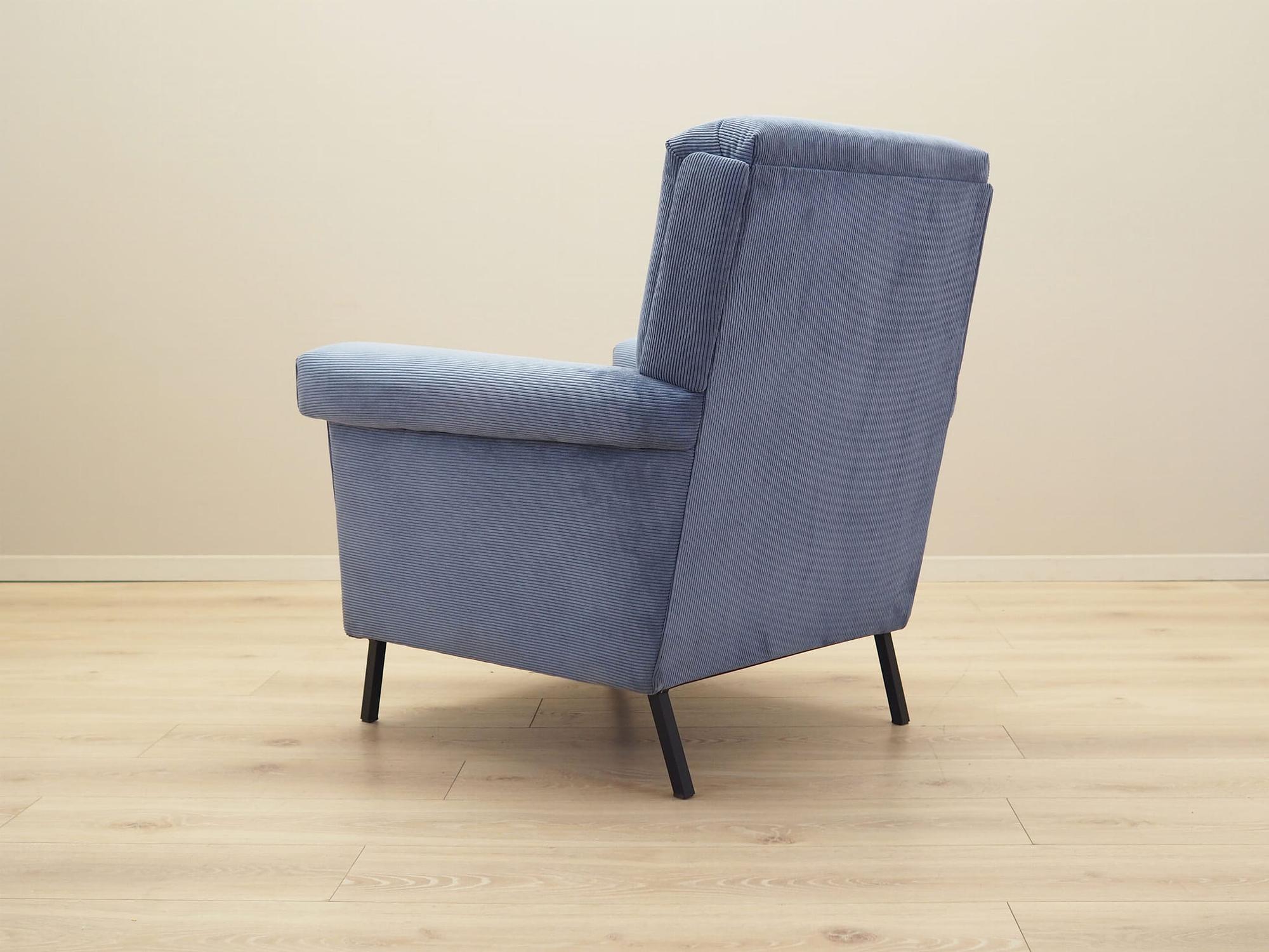 Poltrona con braccioli blu anni '70 4