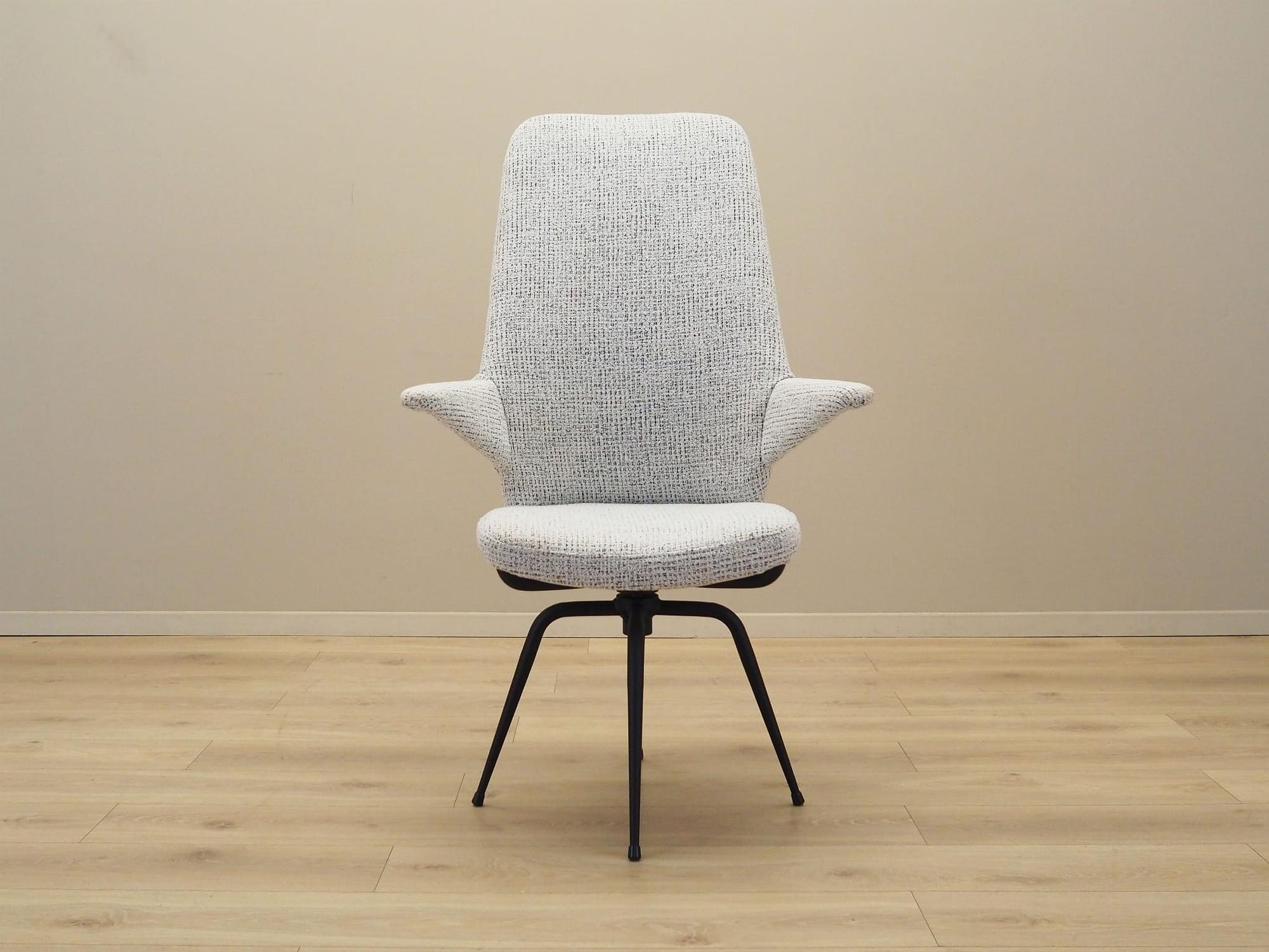 Swivel armchair with armrests 1970s 4