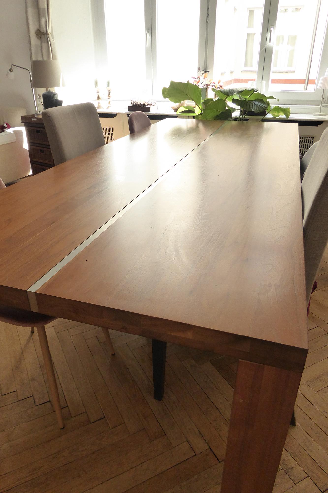 Stripe Esstisch Nussbaum 1