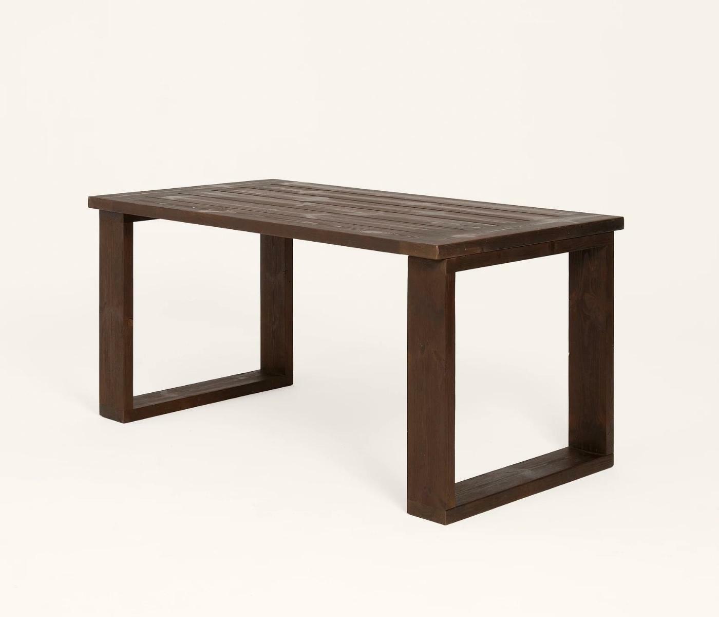 Outdoor-Tisch aus Vollholz 1
