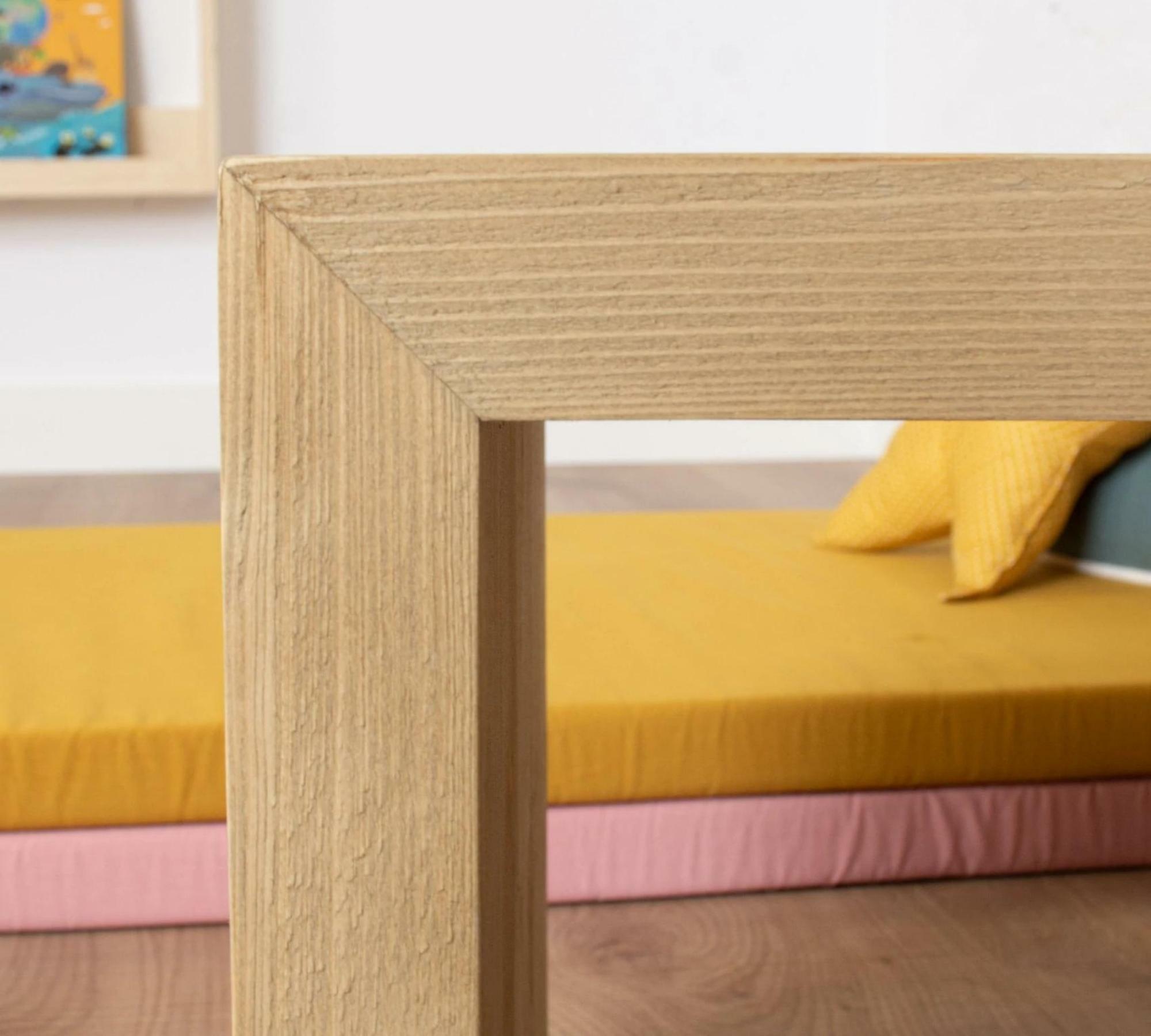Kinderhocker Montessori aus Tannenholz Helle Holzoptik 1