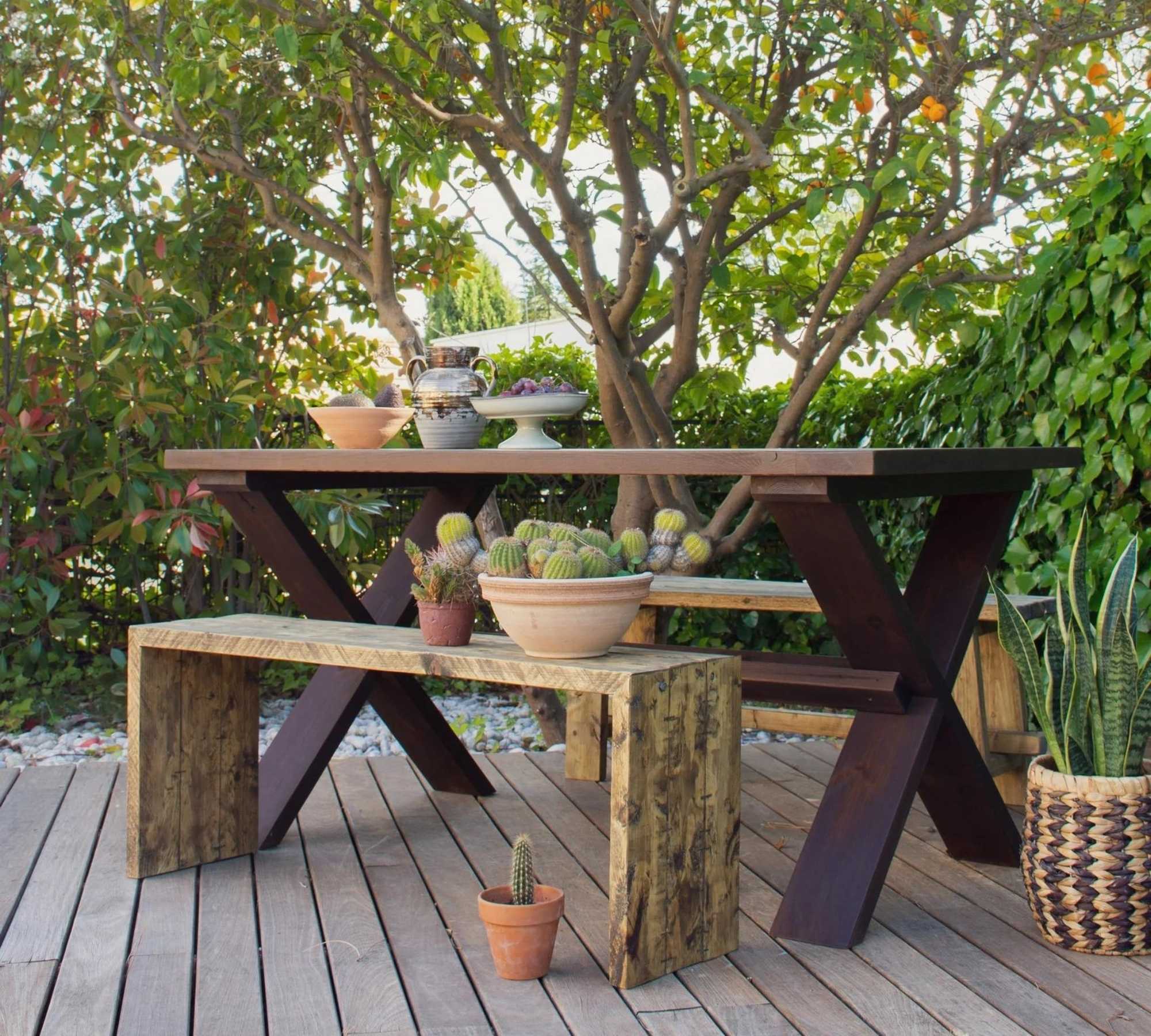 Gartentisch aus massivem Pinienholz   0