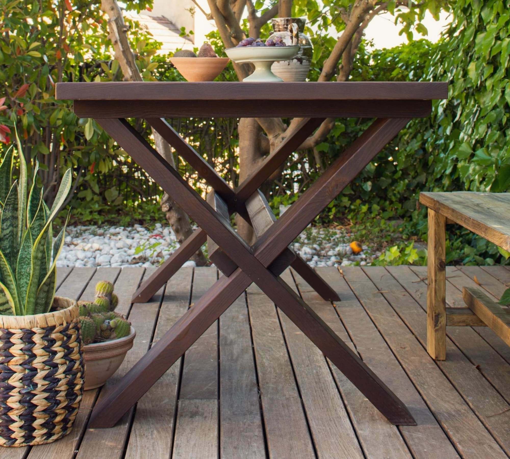 Gartentisch aus massivem Pinienholz   3