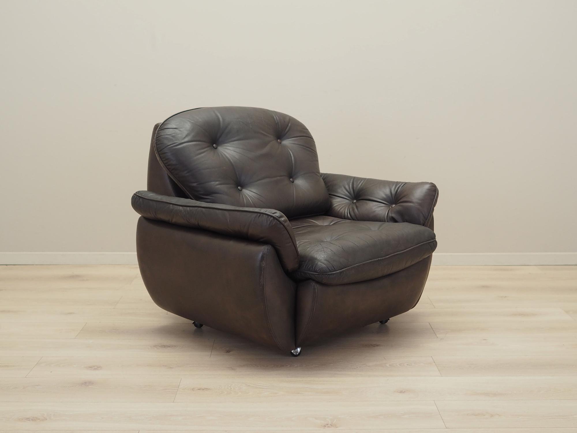 Poltrona con rotelle in pelle marrone anni '70 8