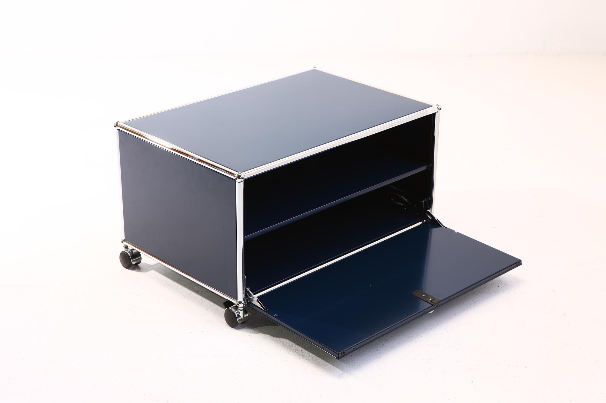 Lowboard 1x1 mit Rollen Stahlblau 2