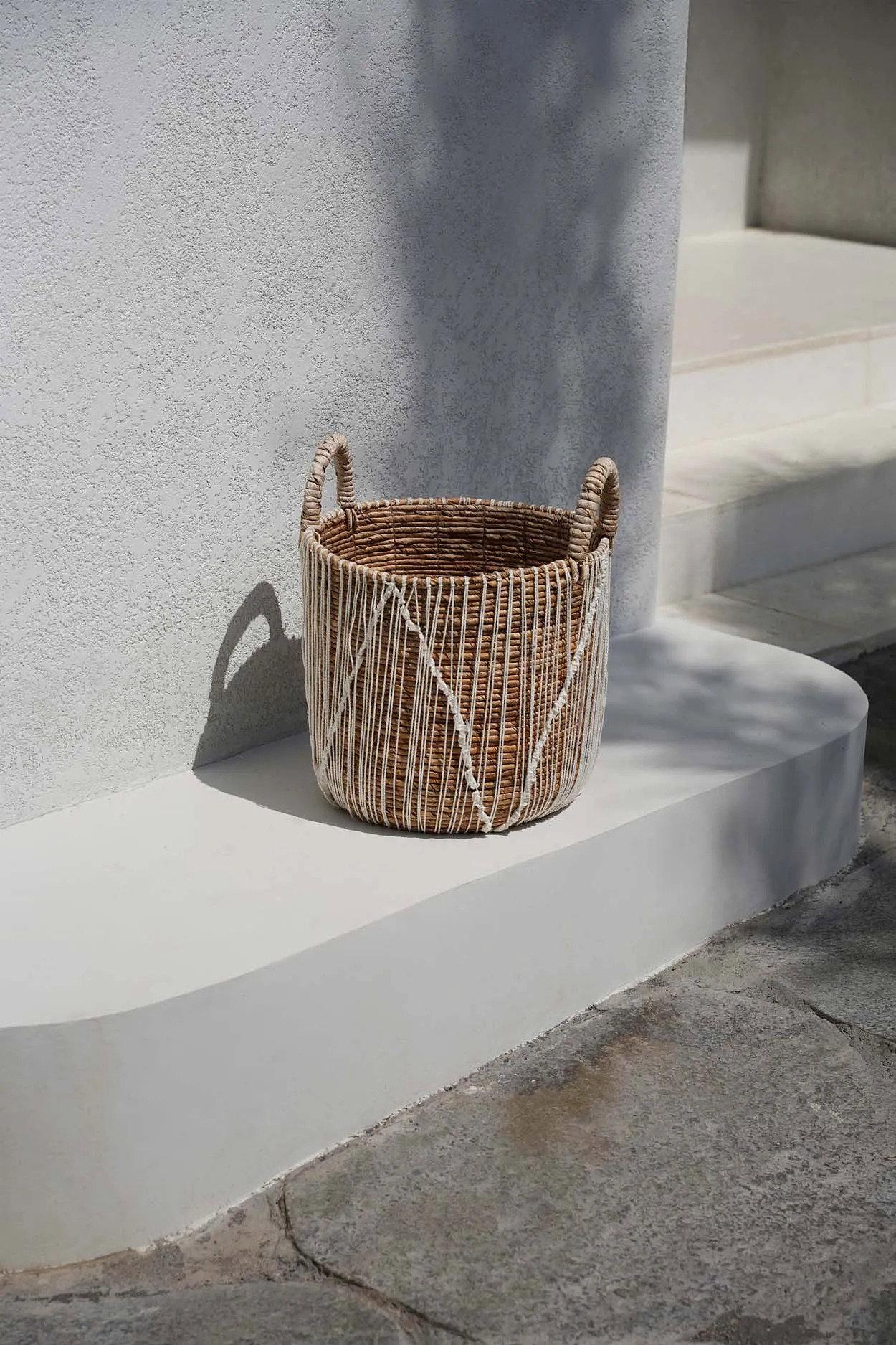 Straight Stitched Basket Macramé 1