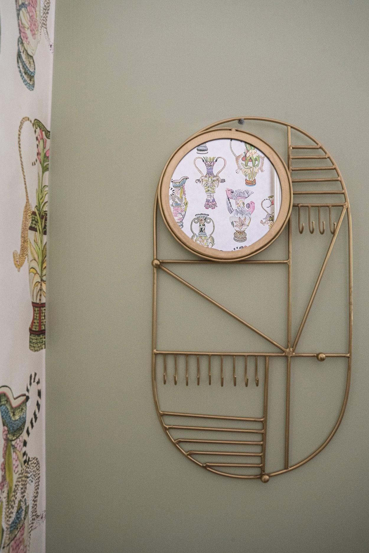 Do I Look Pretty Wall hanging with mirror brass 1
