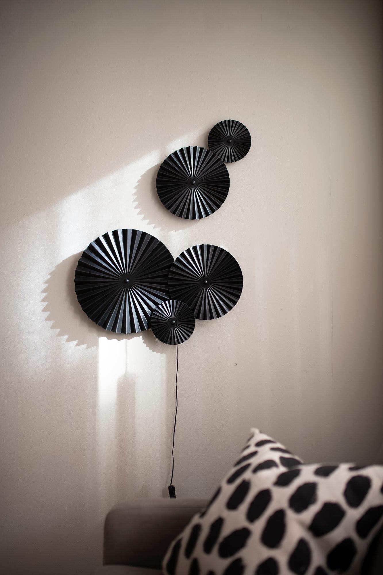 Omega Wall Lamp Black 3