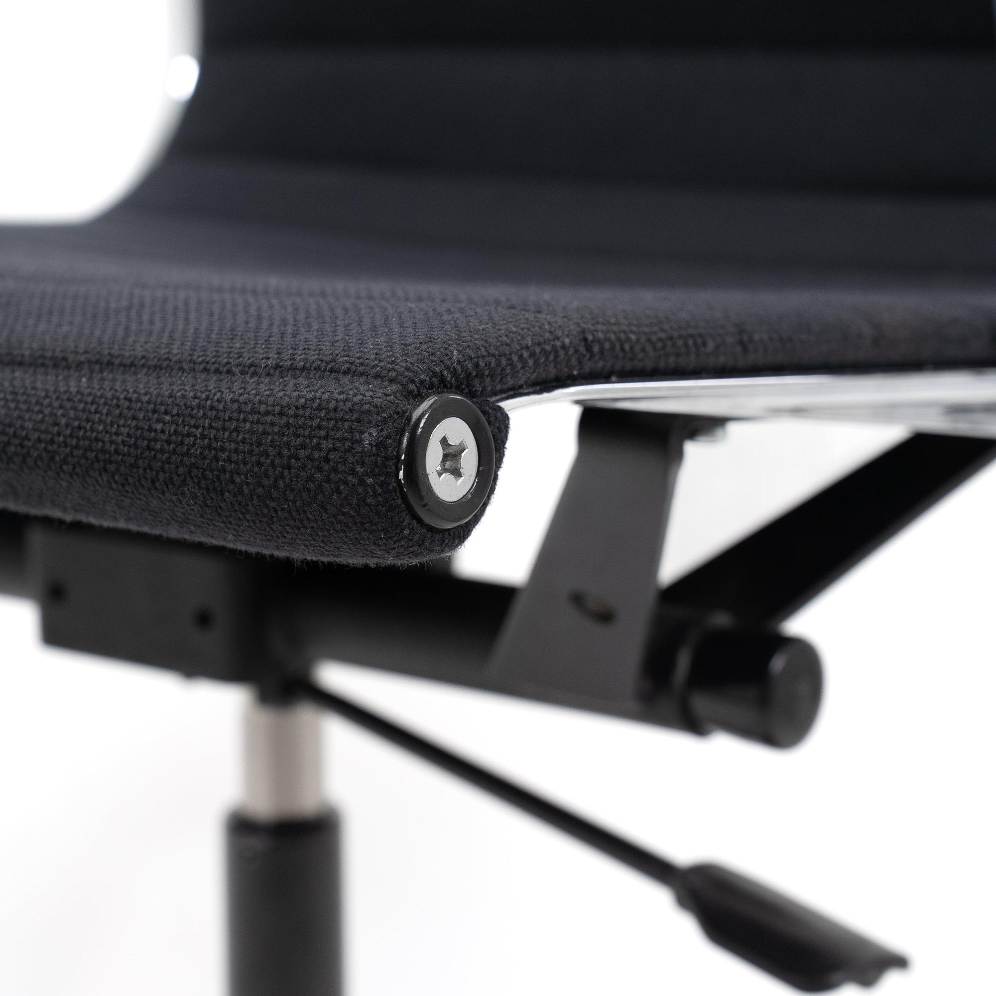 EA117 Office Chair Black by Vitra 5