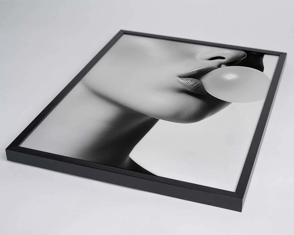 Bubblegum Close Up Kunstdruck mit Rahmen Schwarz Weiß 2