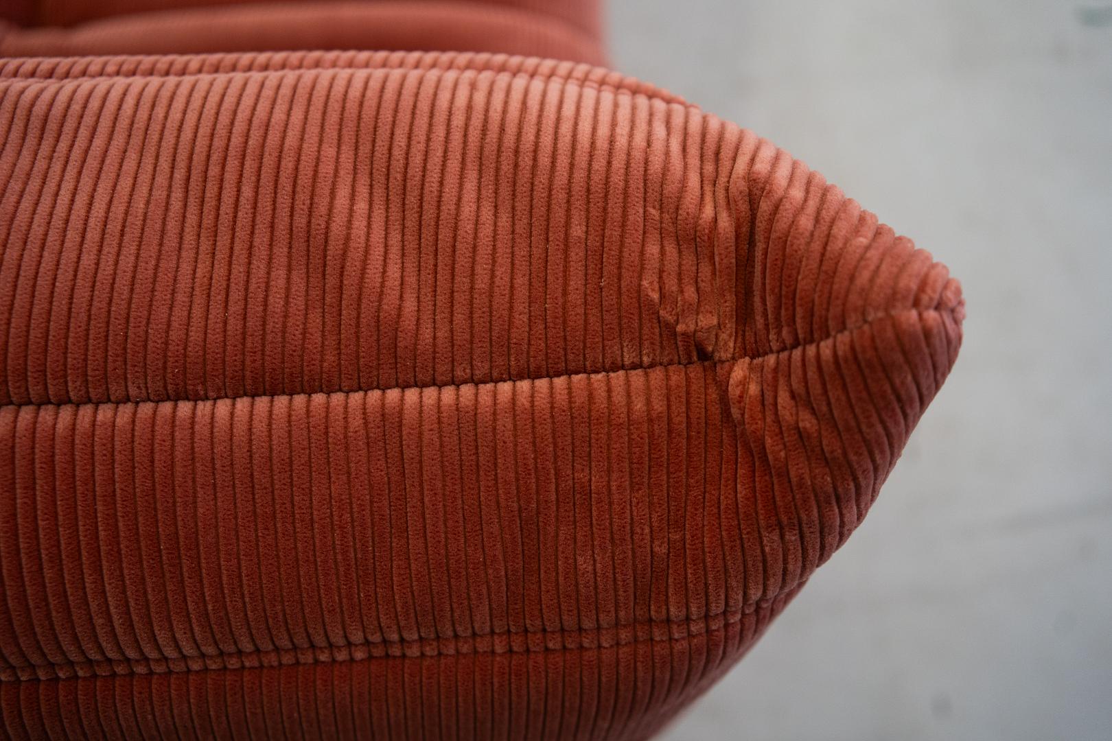 Togo 2-seater sofa cord coral 7
