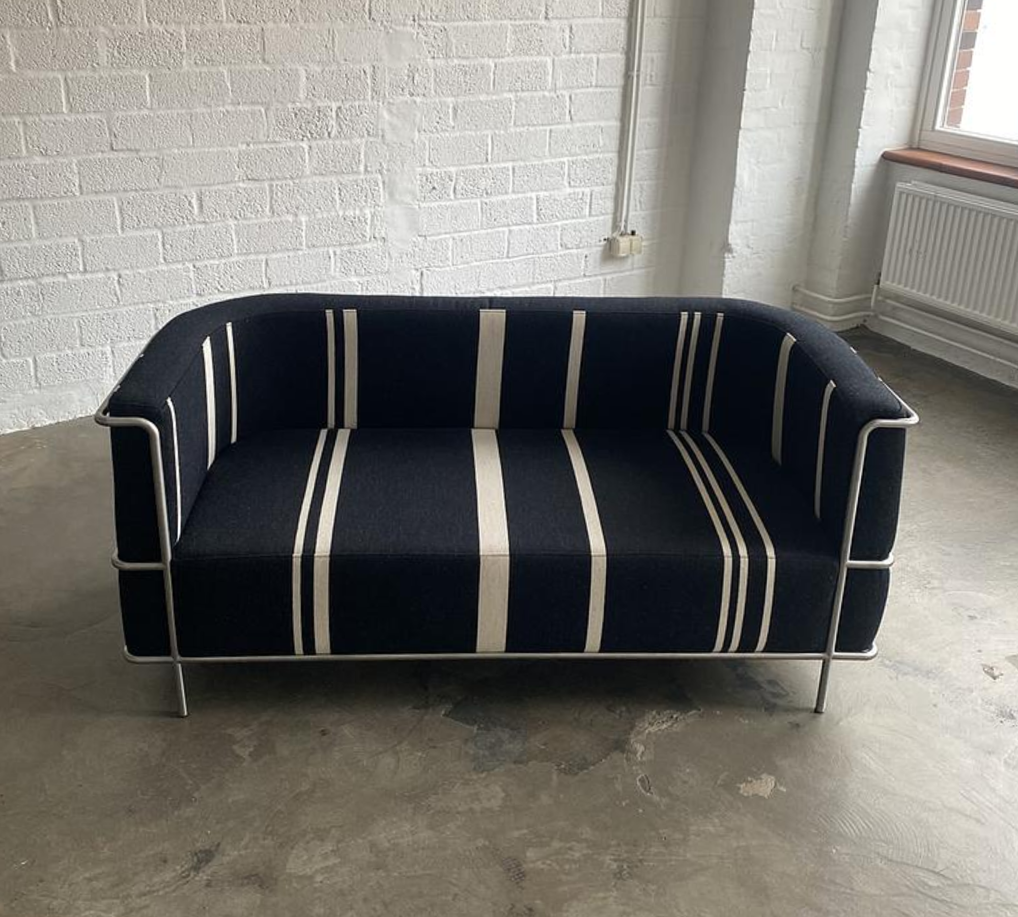 MODERNIST Sofa 2-seater Black 1