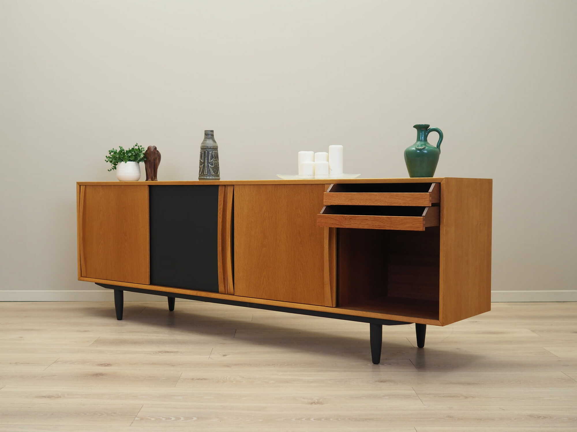 Vintage Sideboard Eschenholz Braun 1970er Jahre 4