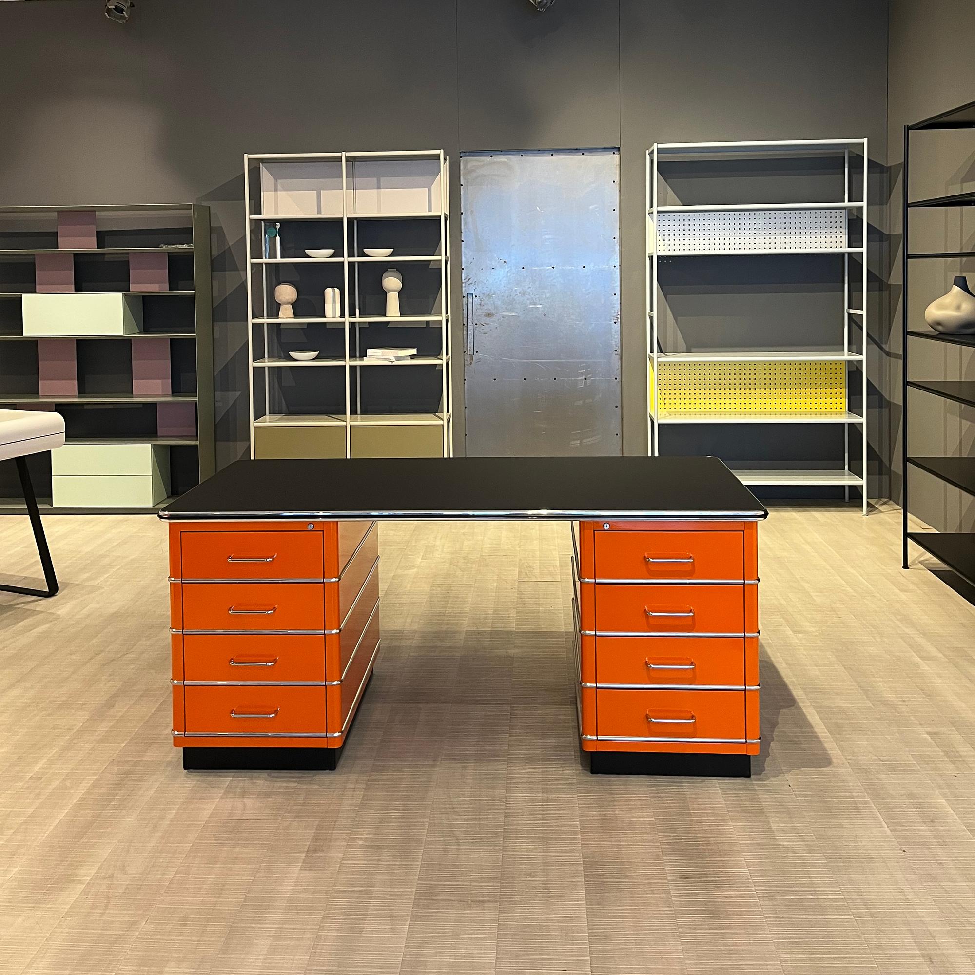 Classic Line Schreibtisch TB 229 Stahl Orange 3