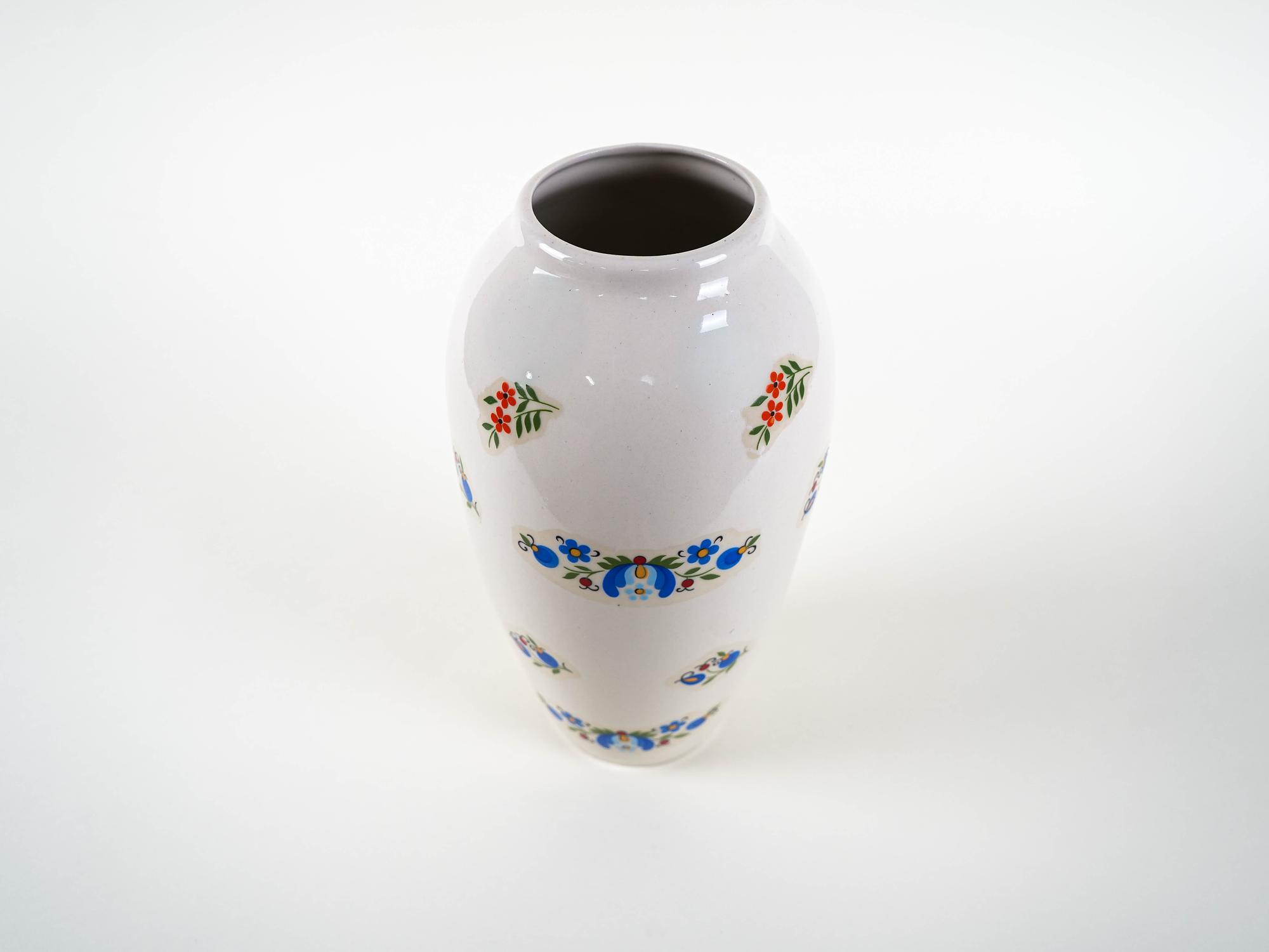 Porcelain vase 1980s 5