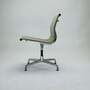 EA 105 Chair Aluminium Hellgrün 3