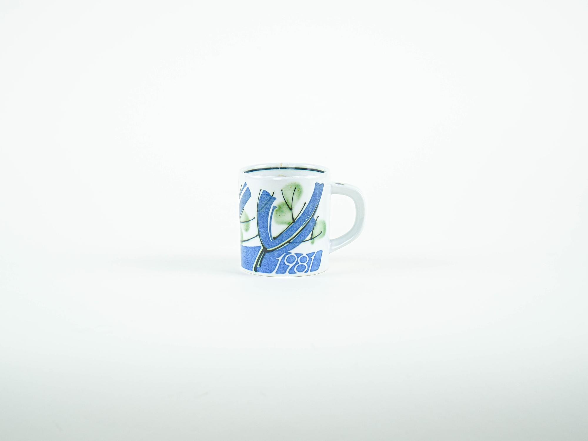 Porcelain cup 1981 2