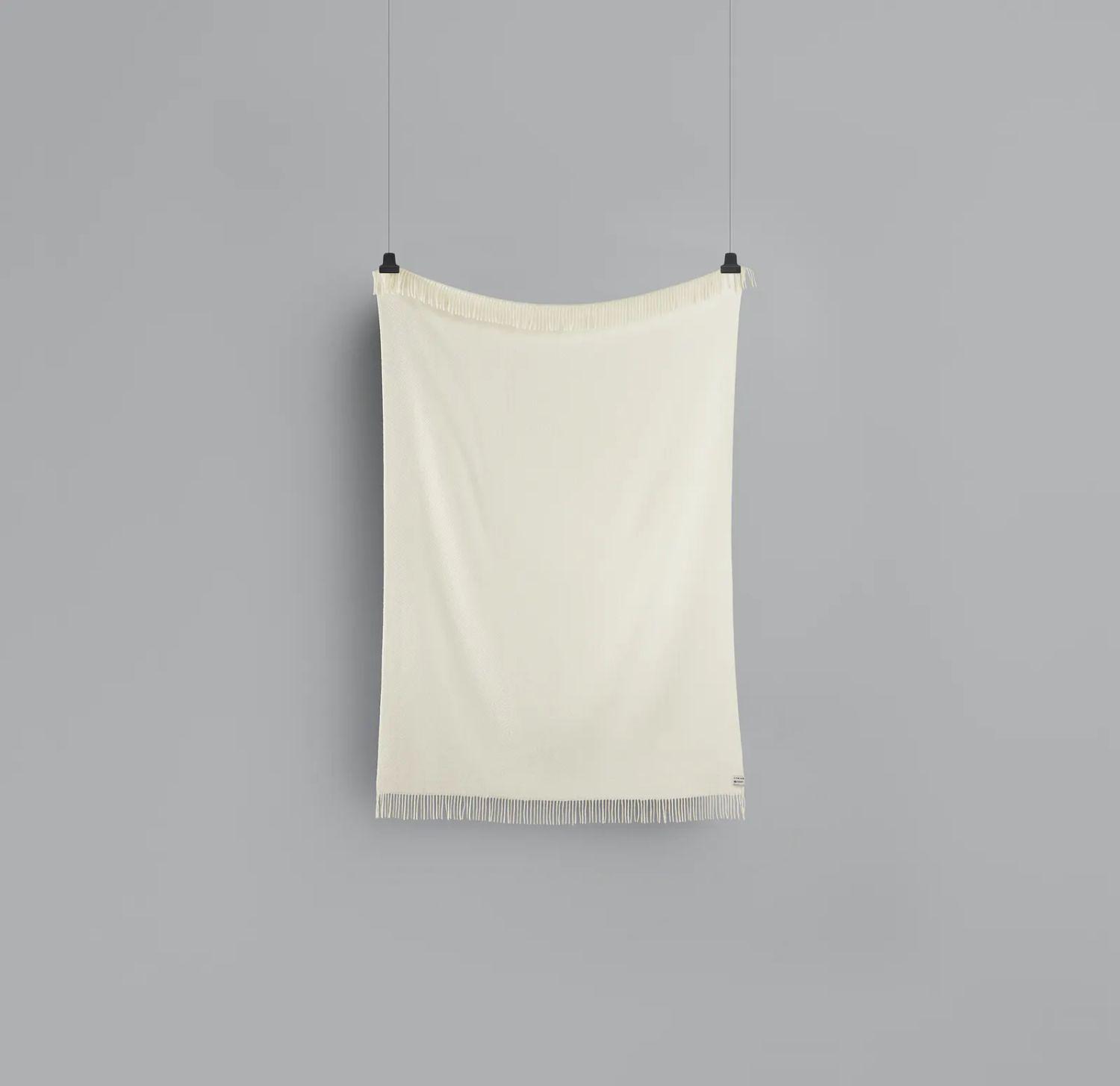 Cat's paw blanket wool white 2