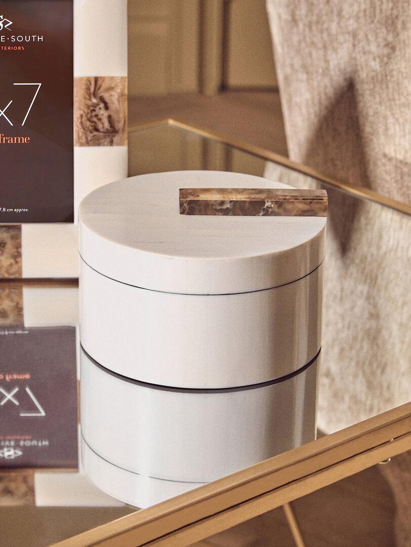 Decio Creme und Braune Kleine Runde Box
 4
