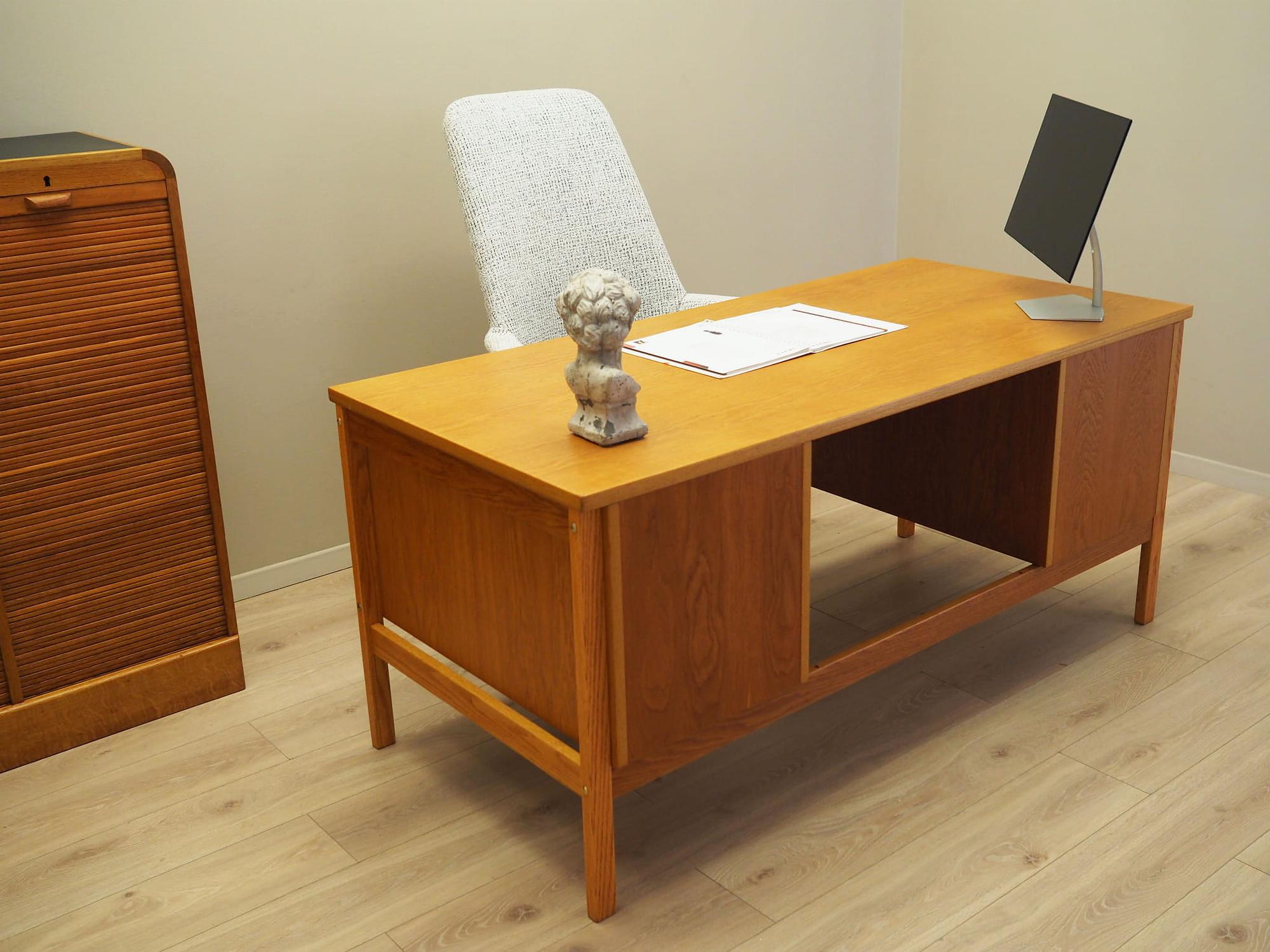 Desk
Ash wood
1970s 2