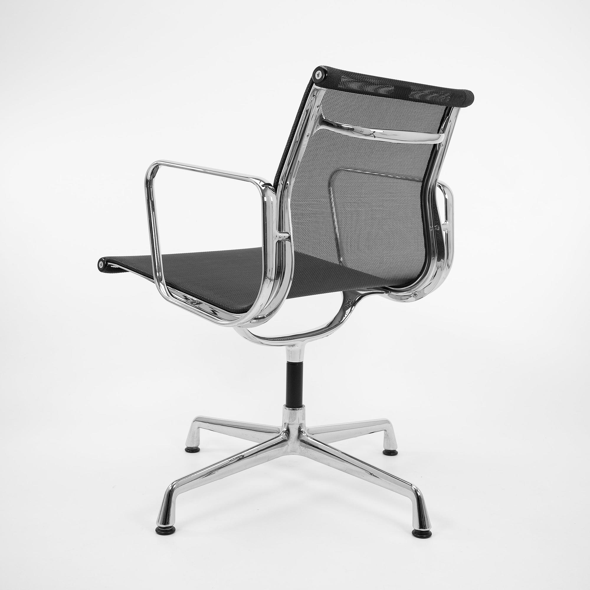 EA108 Office Chair Black by Vitra 2