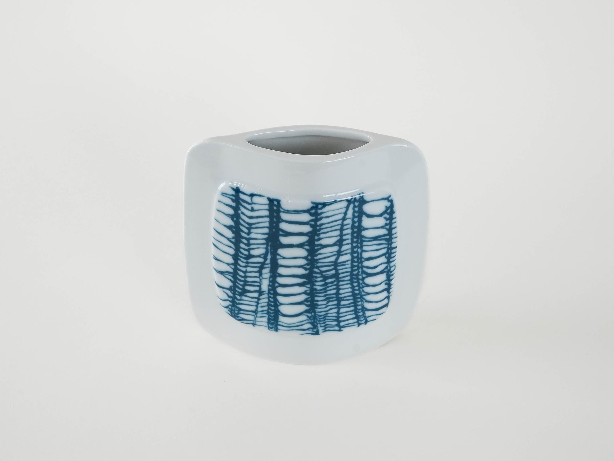 Porzellanvase Weiß Blau 1970er Jahre 6