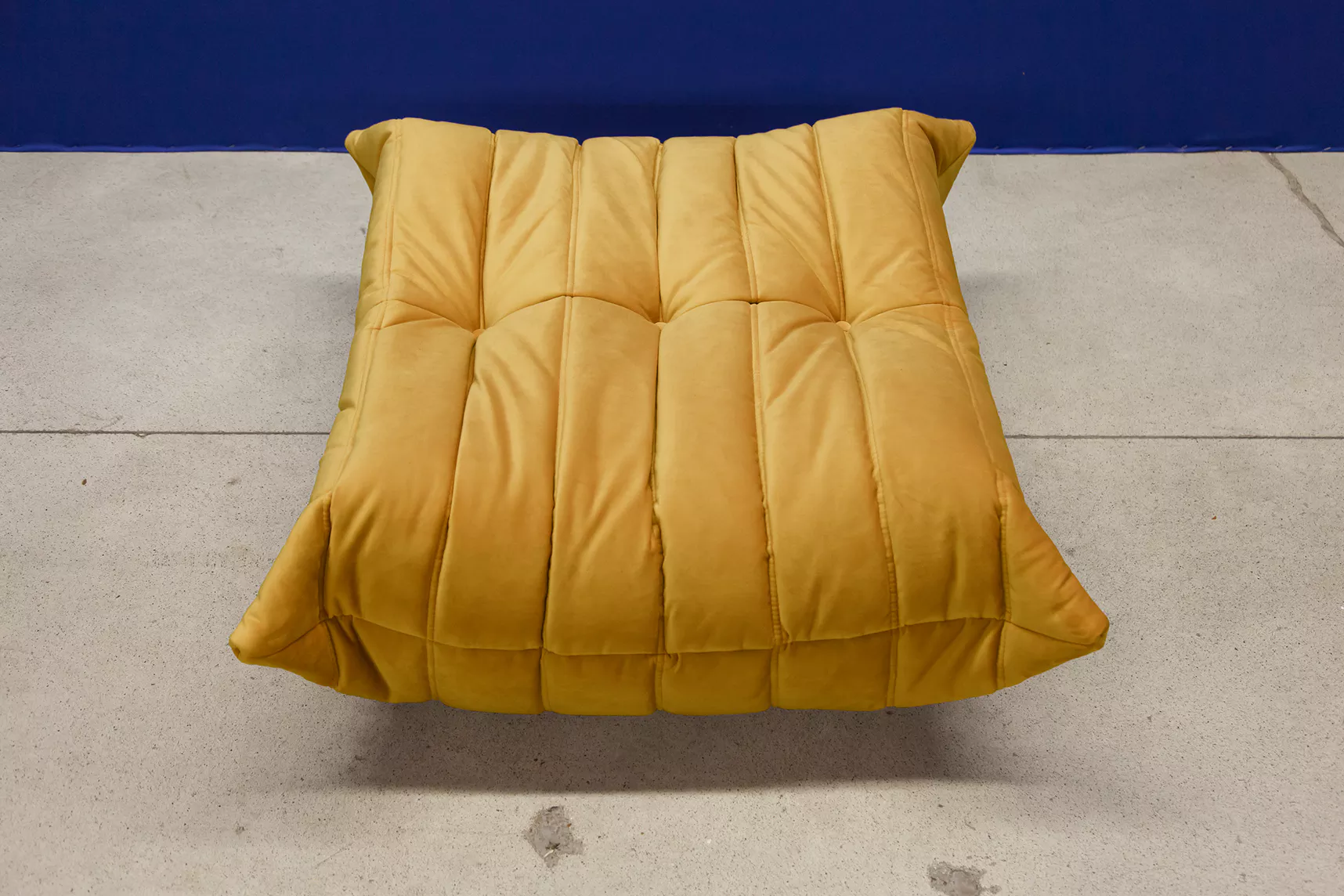 Togo Poltrona e Pouf Set da 2 pezzi Velluto Giallo Senape 7
