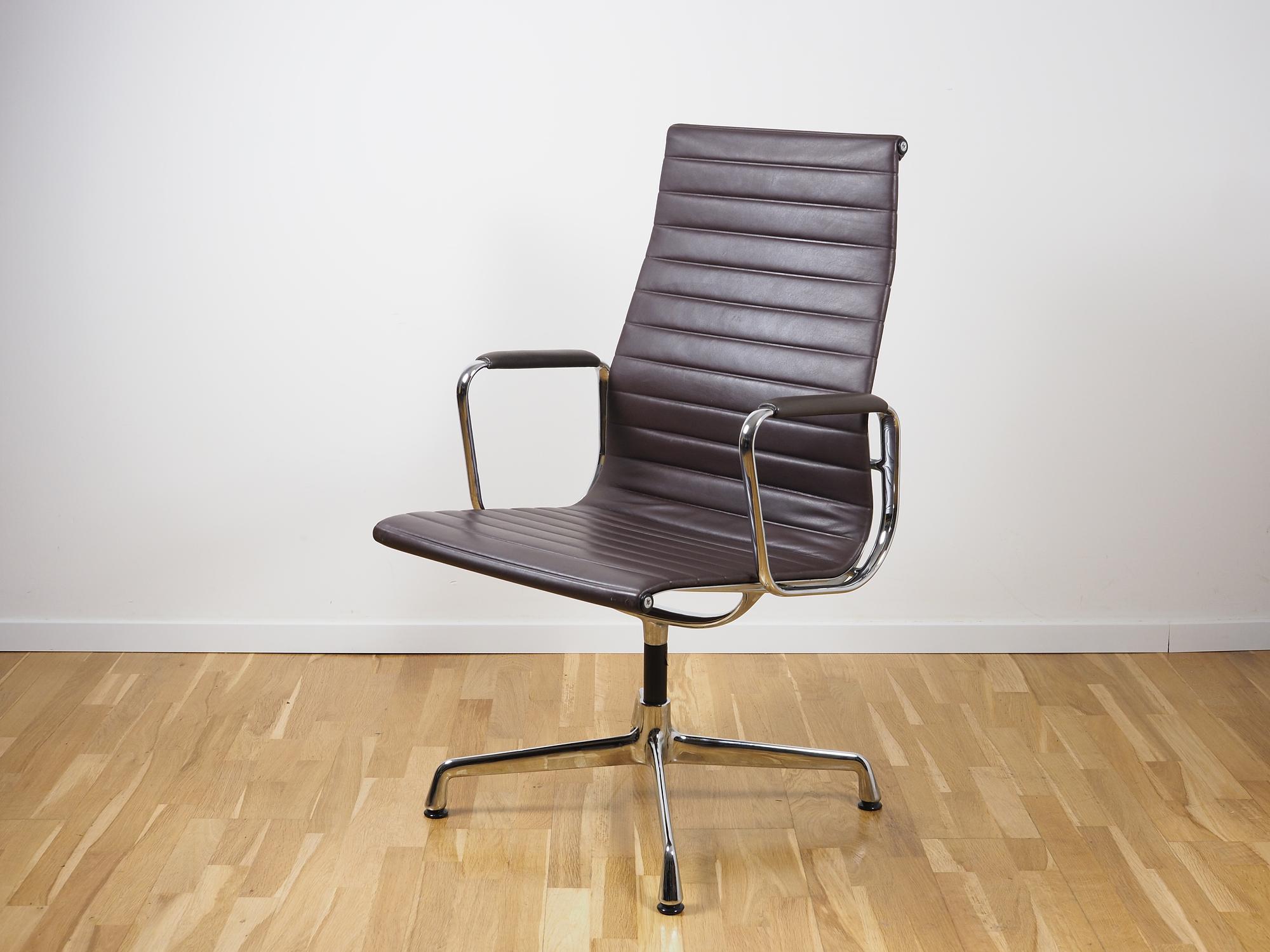 Aluminium Chair EA 112 Drehbar Leder Braun 0