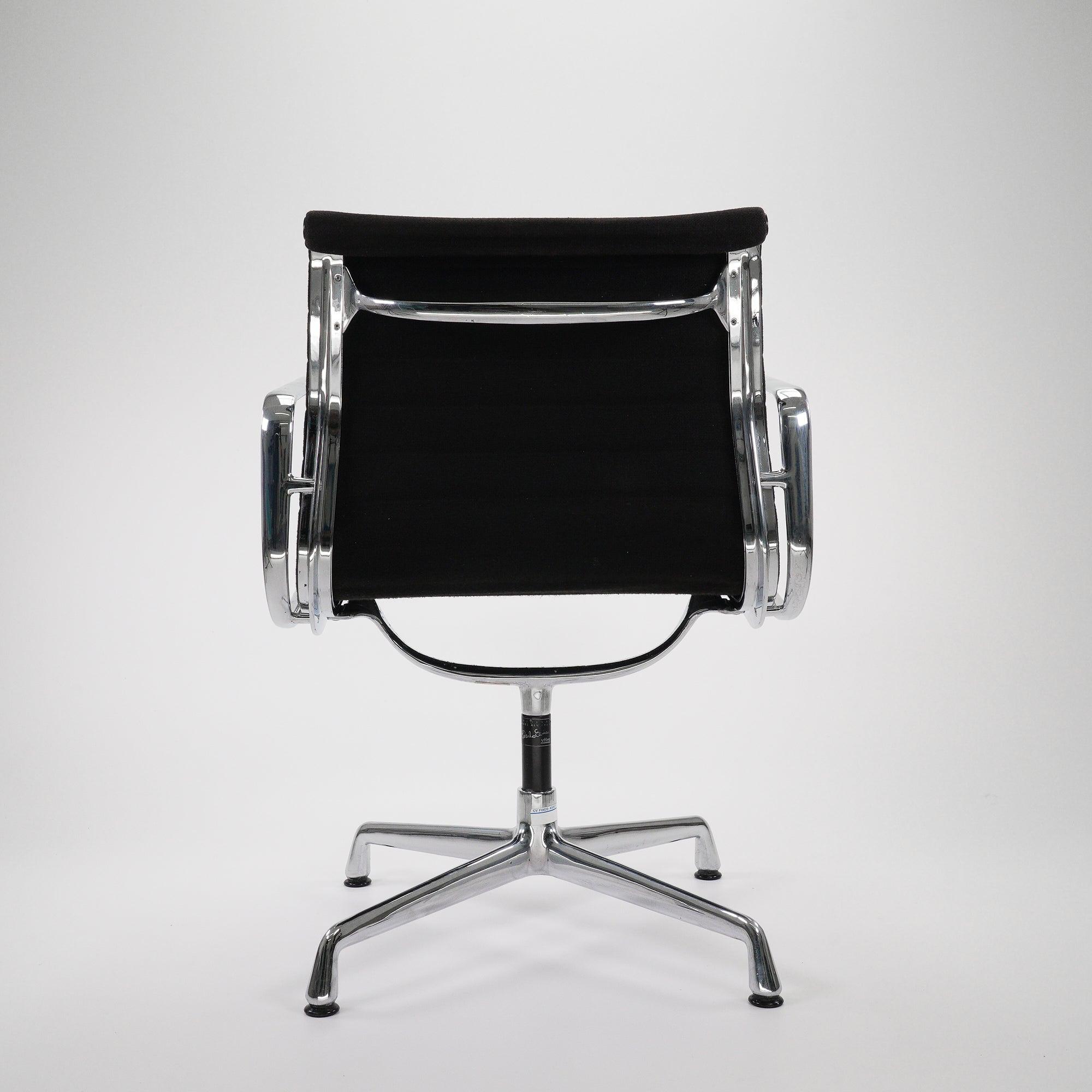 Vitra EA107 Chair Chrom Hopsack Schwarz 3