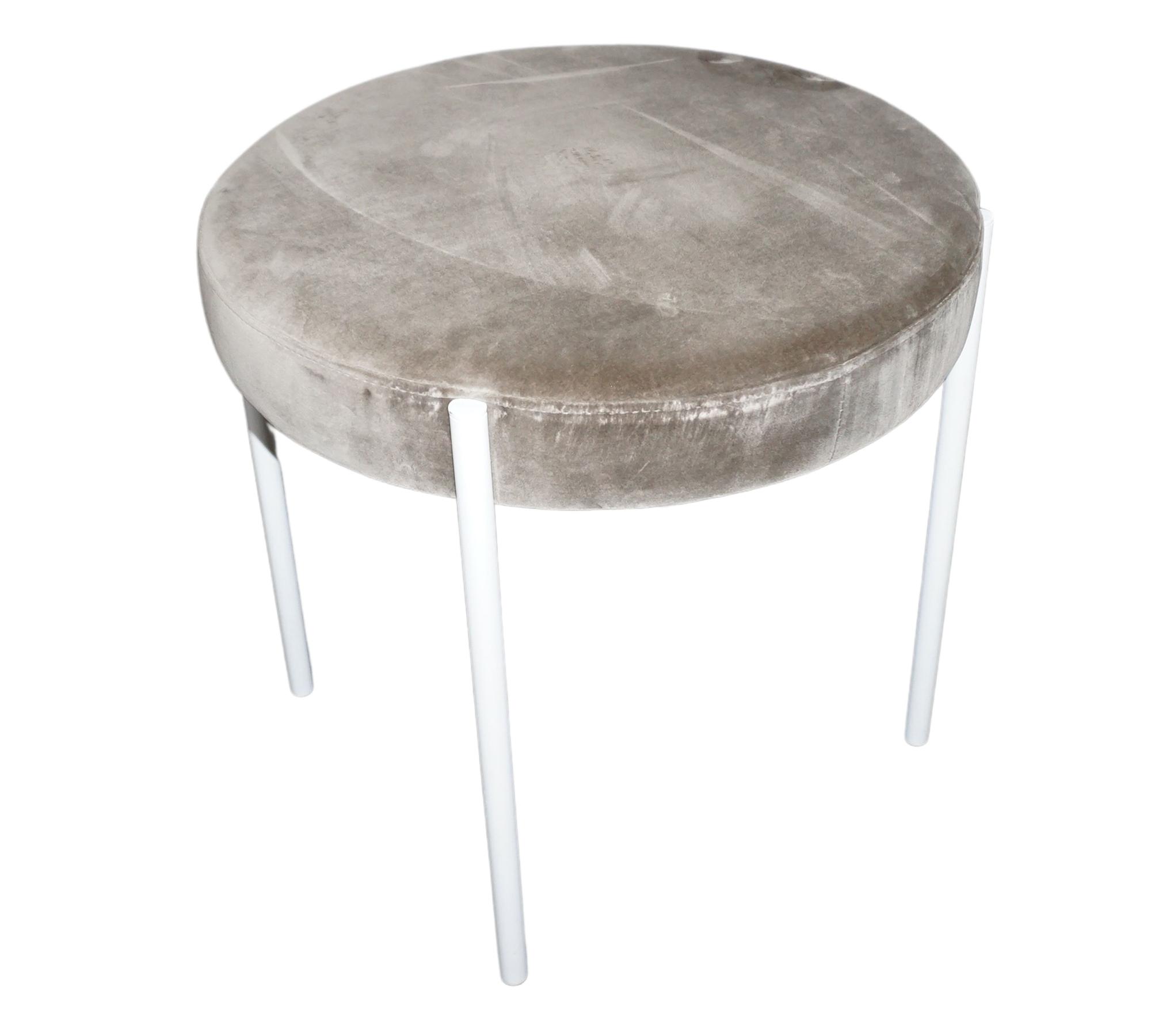 Series 430 Hocker Samt Taupe 1
