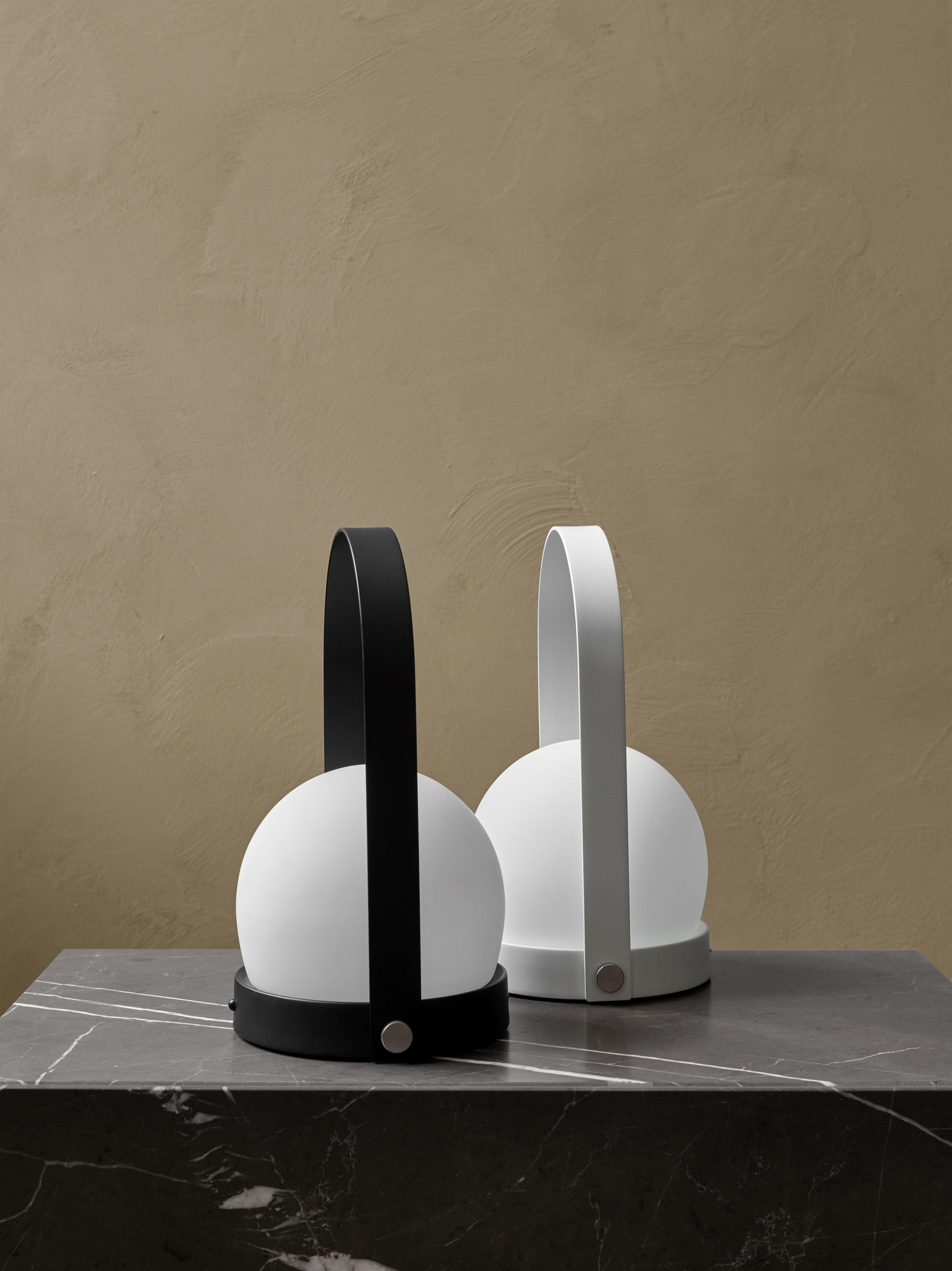 Carrie LED Akku Tischleuchte Schwarz 6