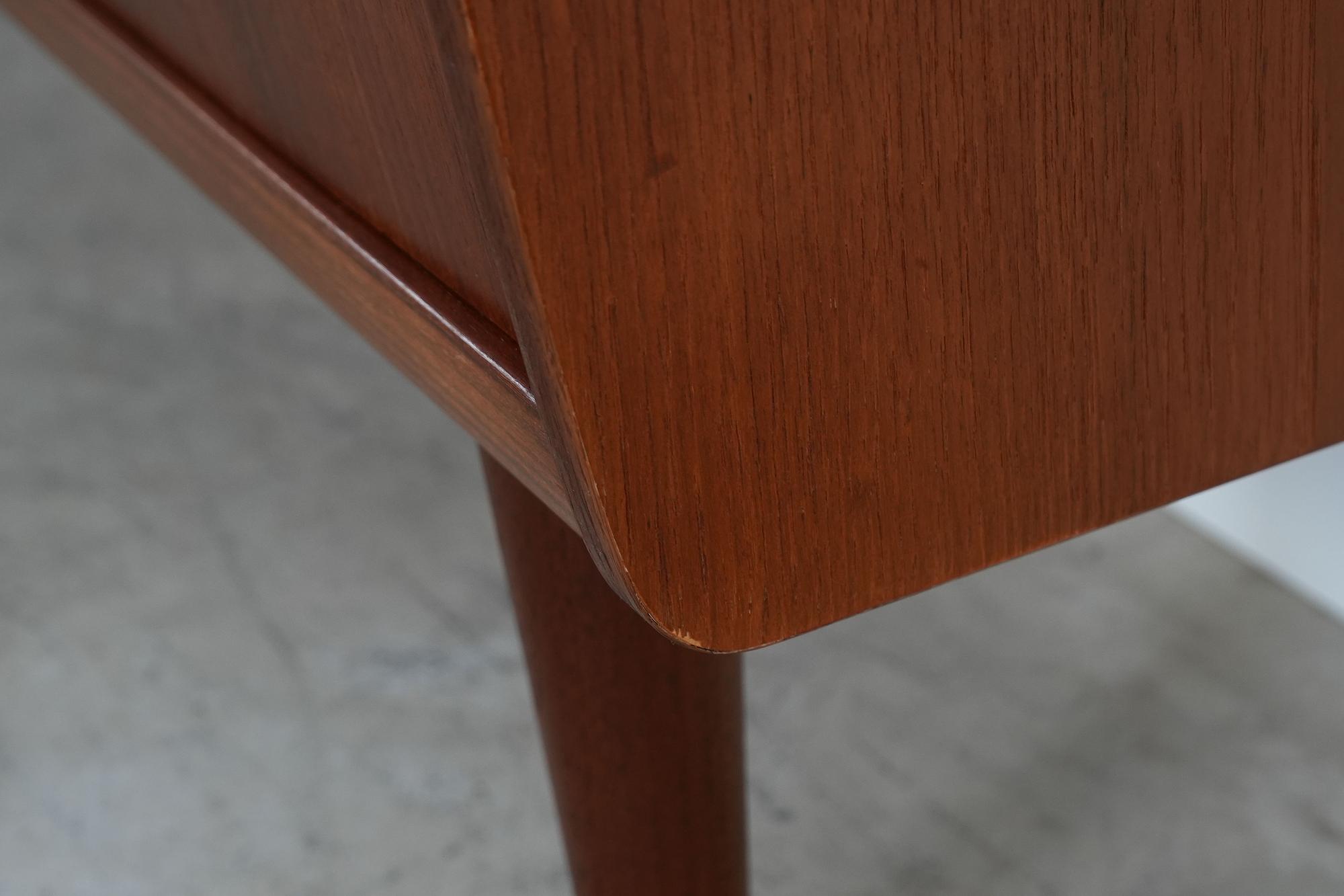 Sideboard in legno di teak anni '70 11