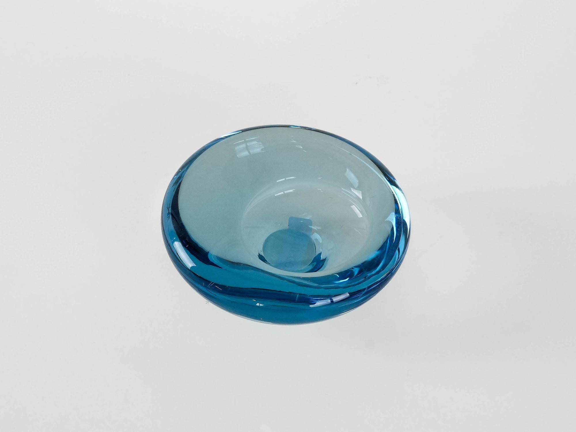 Glass bowl Blue 1960s 4