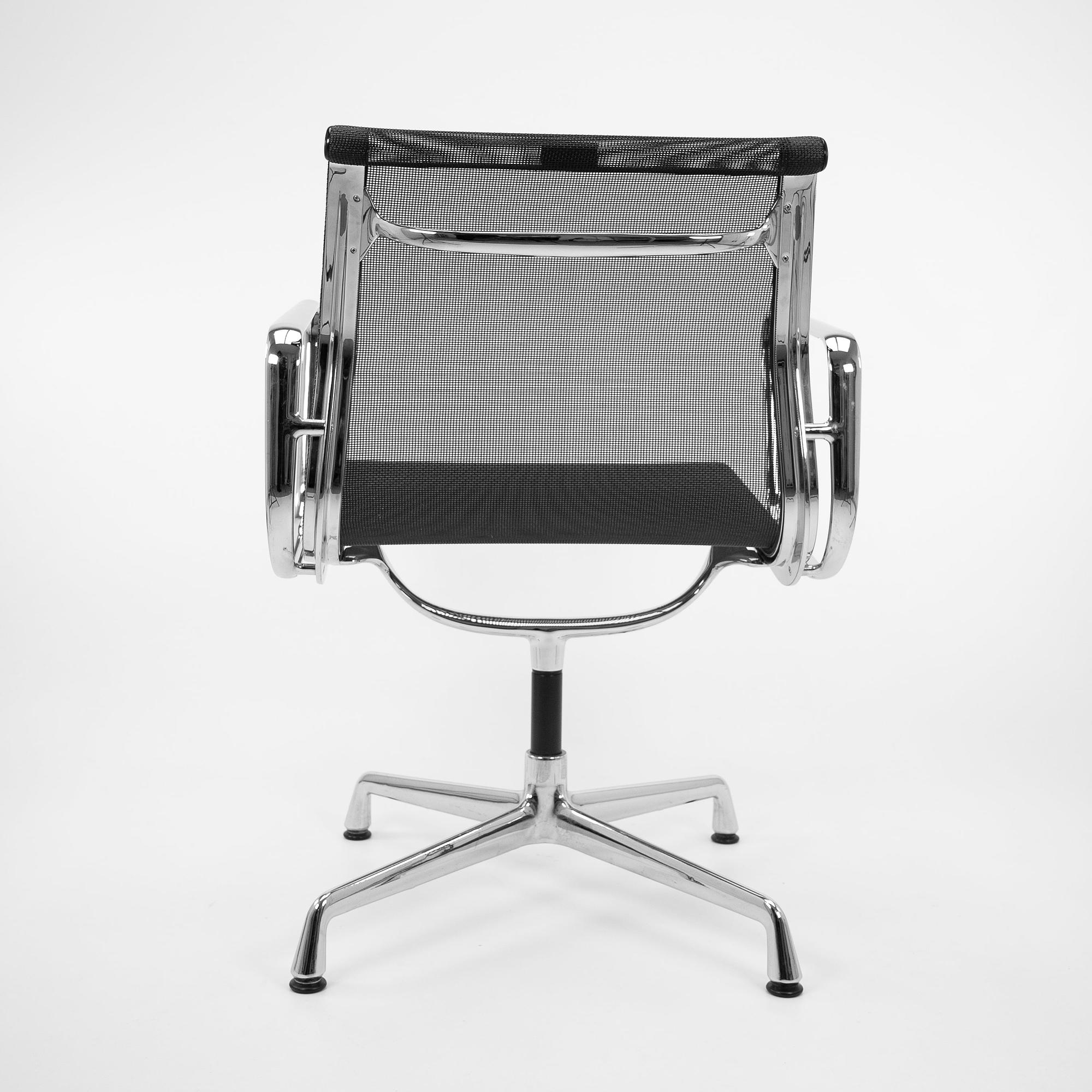 EA108 Bürostuhl Schwarz von Vitra 3