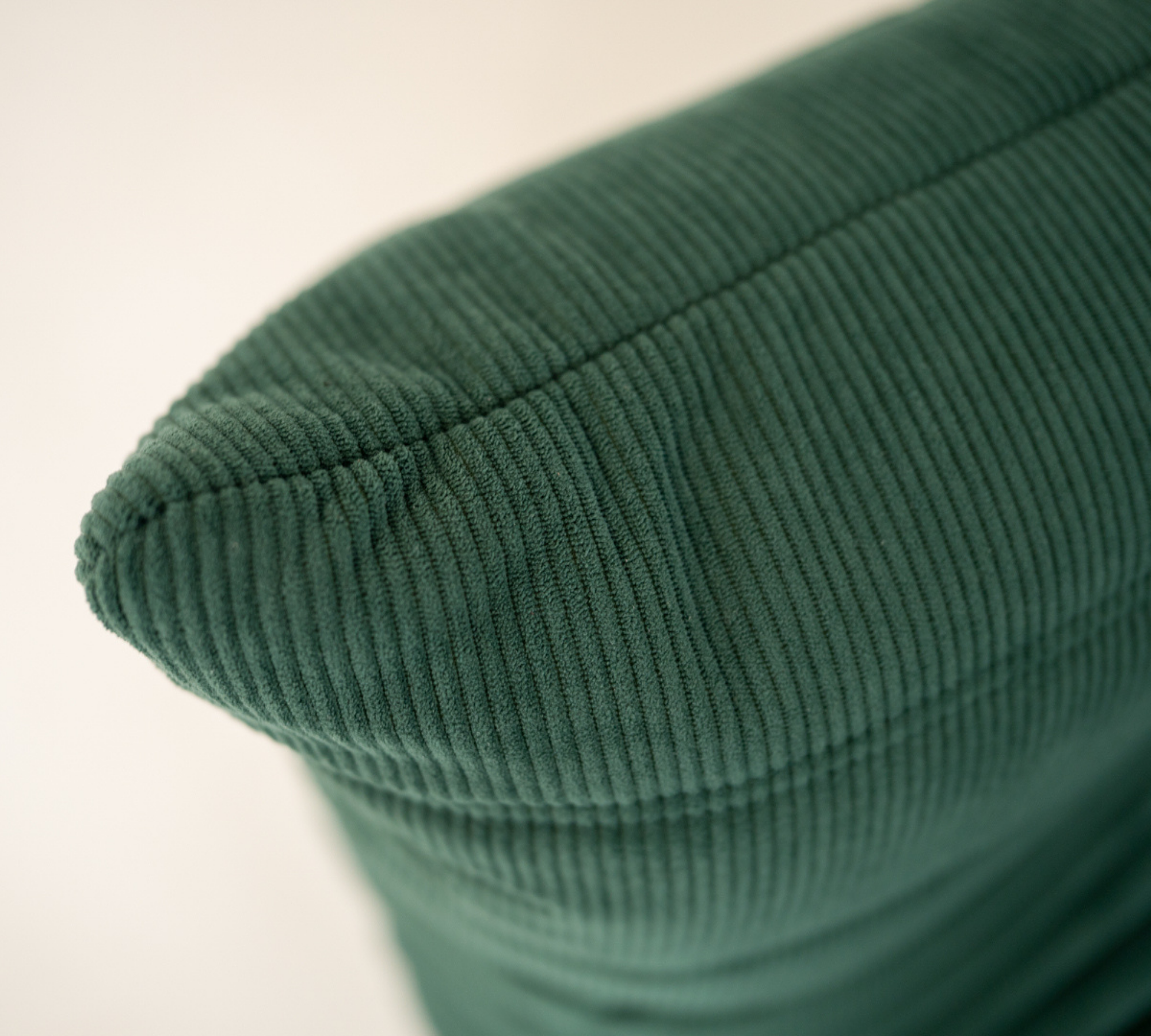 Poltrona Togo in velluto a coste verde salvia 6