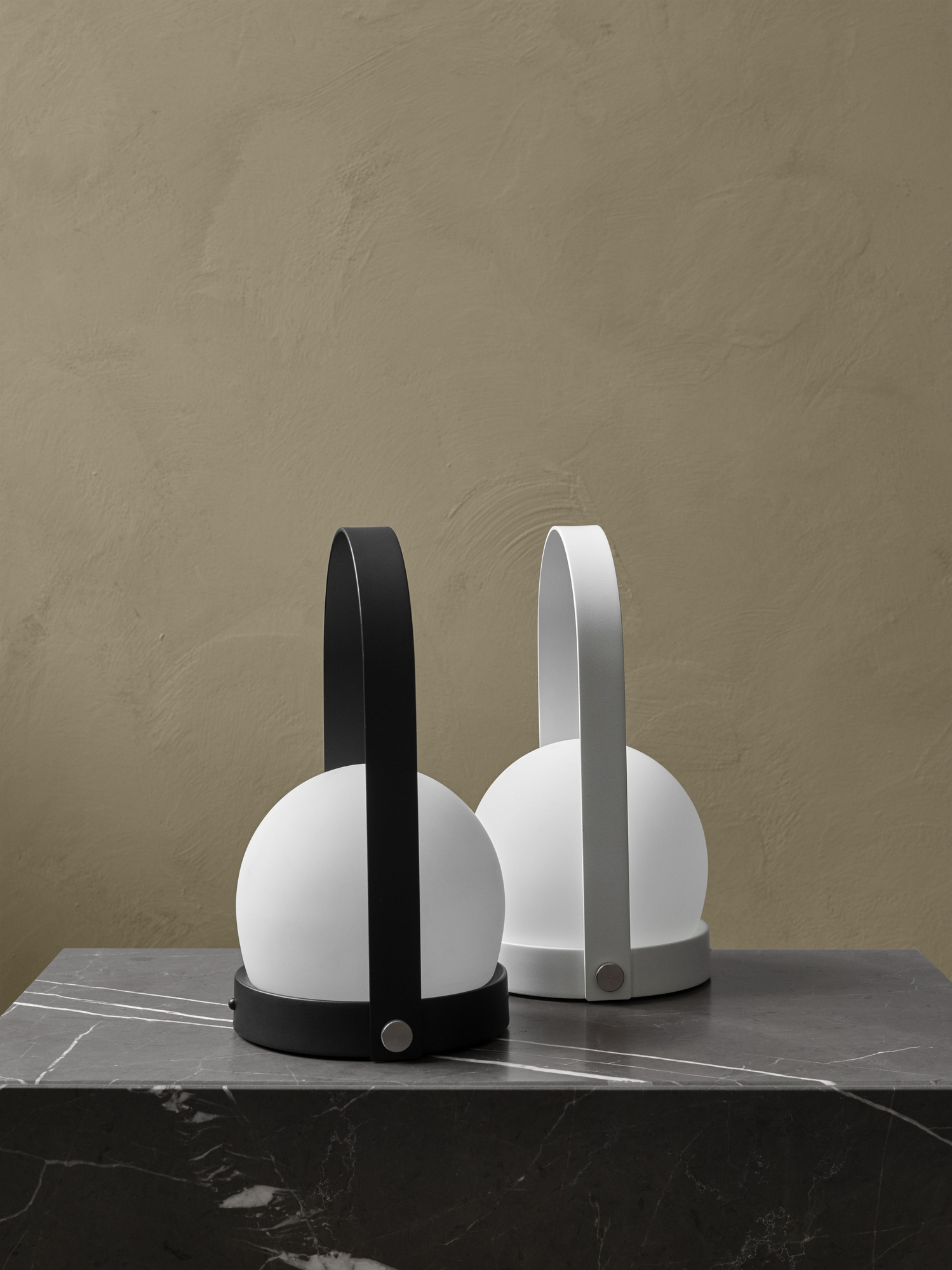 Carrie LED Akku Tischleuchte Schwarz 7