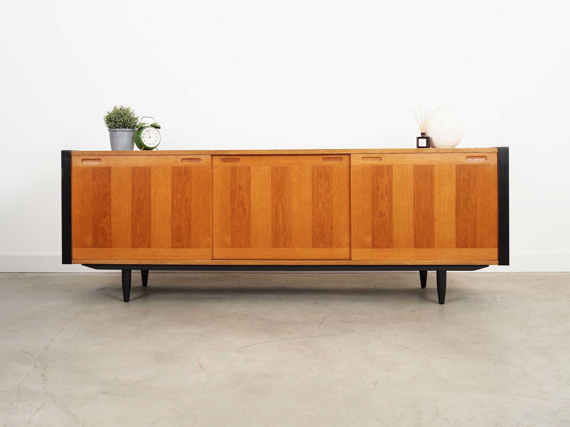 Vintage Sideboard Eschenholz Braun 1970er Jahre 1