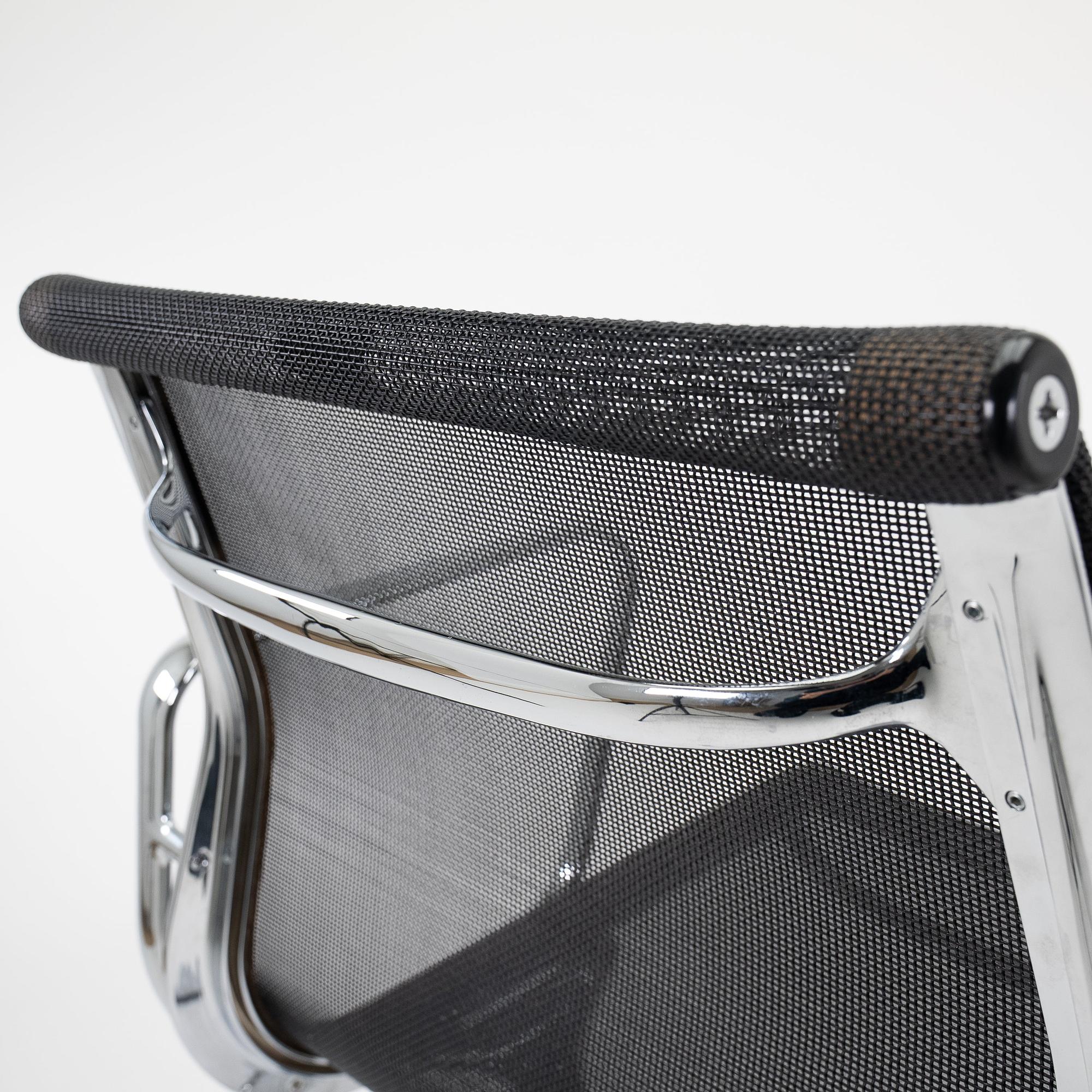 EA108 Bürostuhl Schwarz von Vitra 8