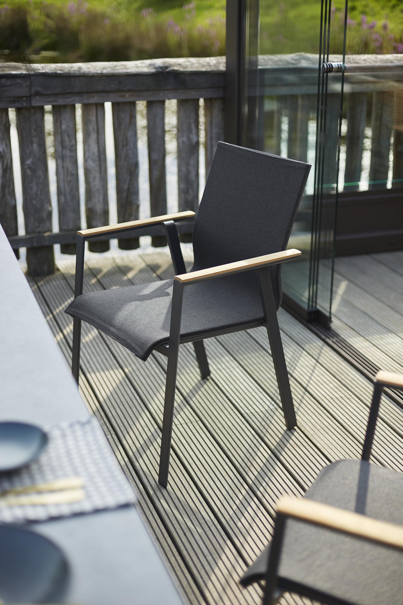 Soul Stuhl Stapelbar Aluminium mit Teak-Armlehne Anthrazit 3