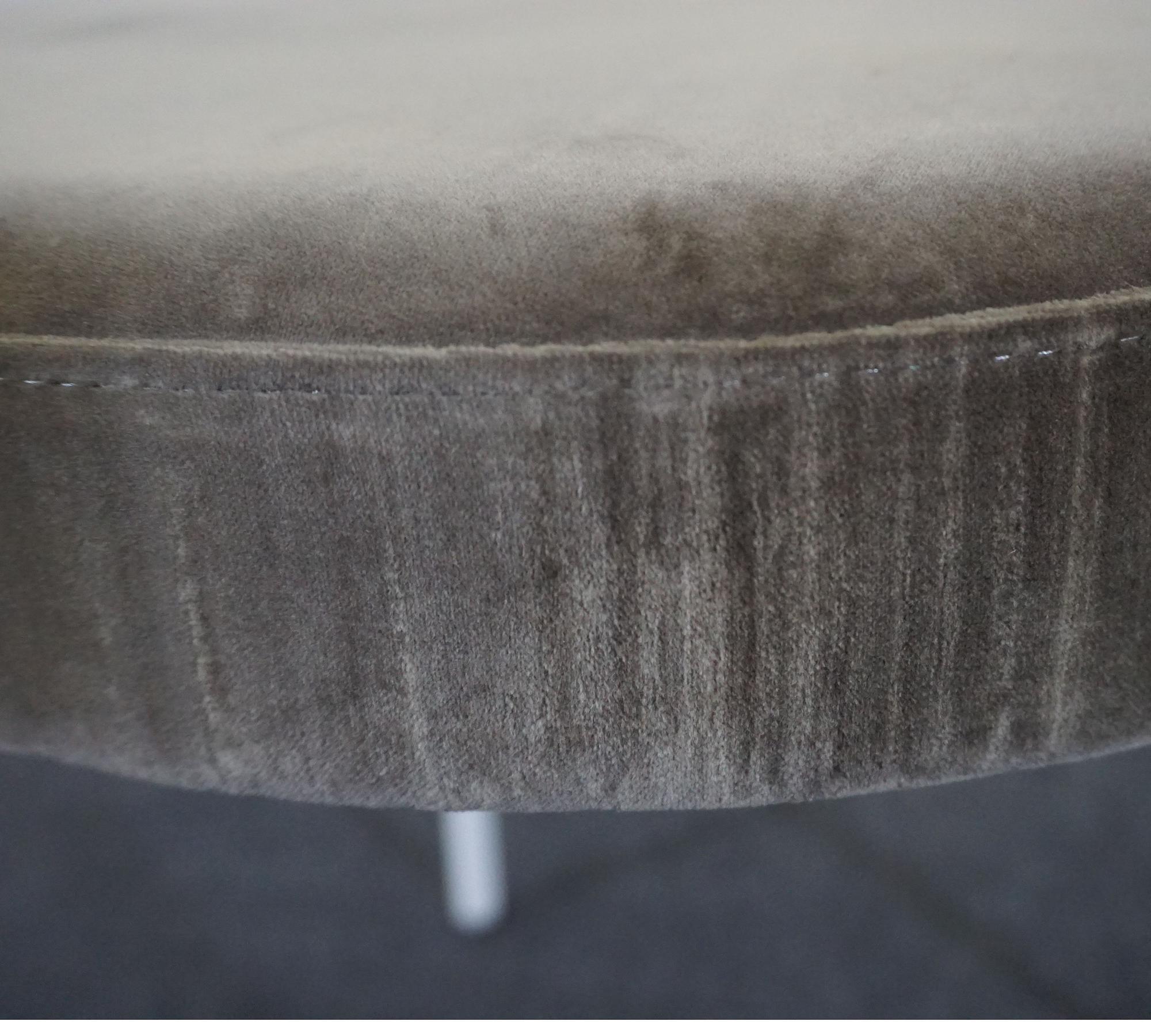 Series 430 Hocker Samt Taupe 4