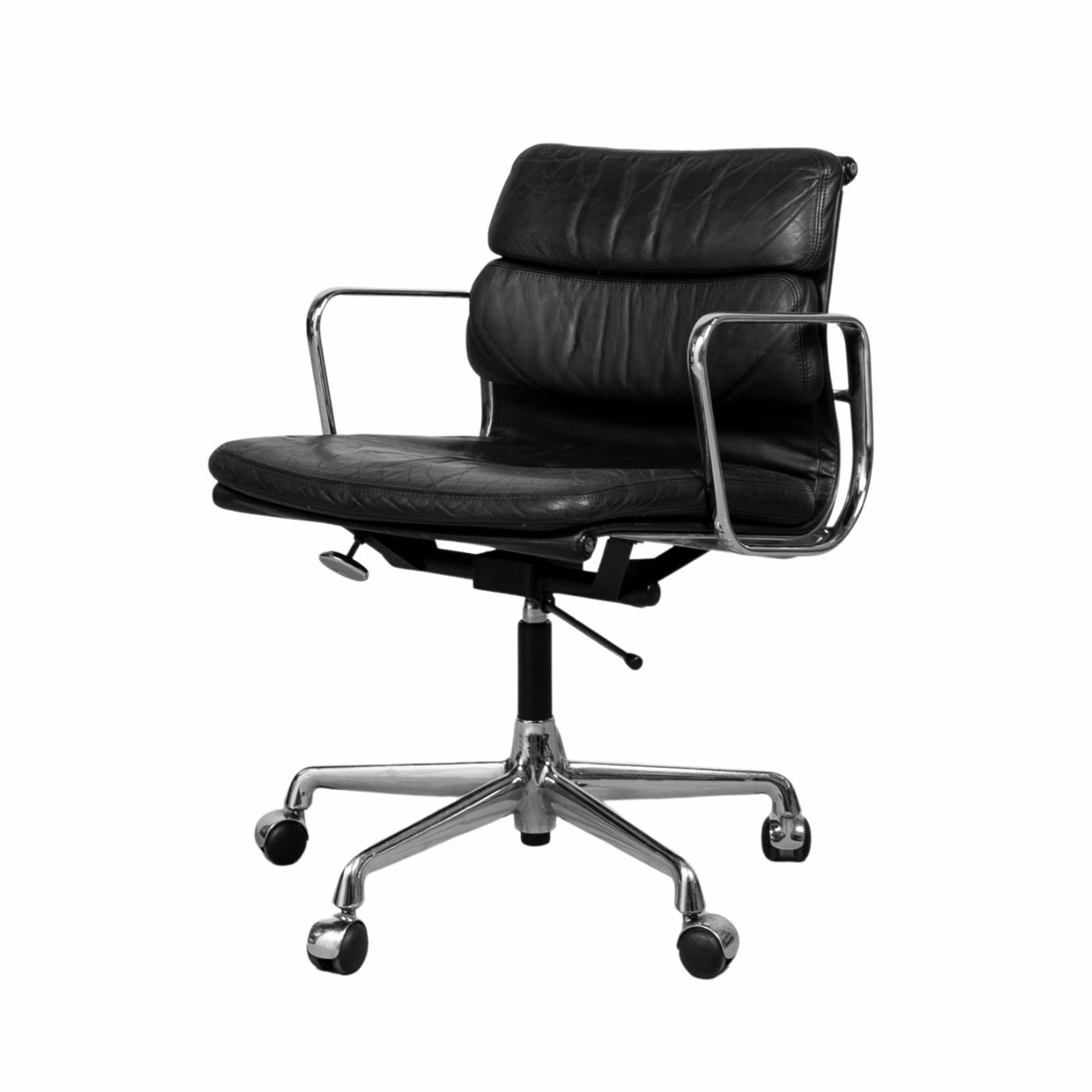 Eames EA217 Aluminium Chair aus schwarzem Leder 4