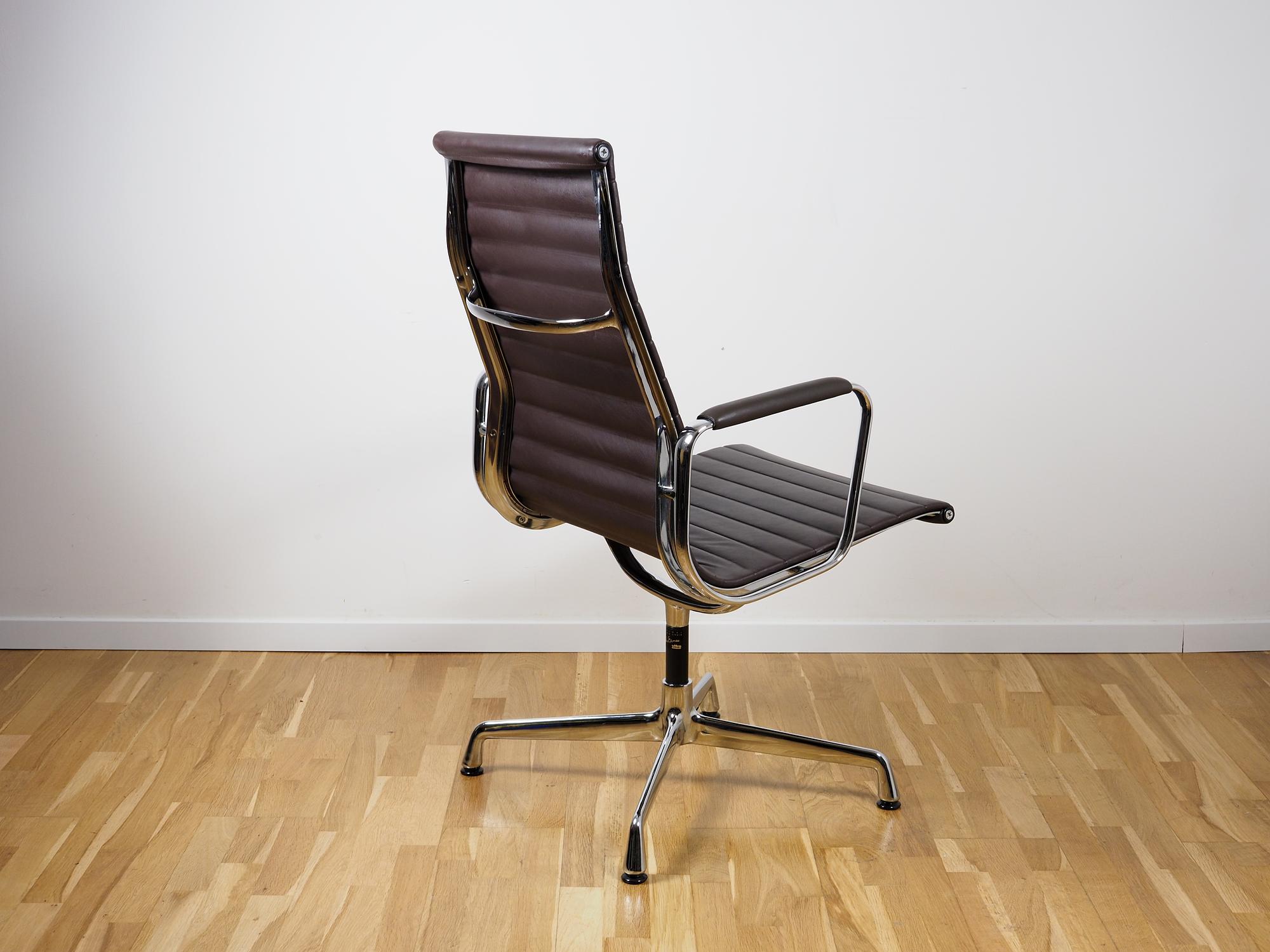 Aluminium Chair EA 112 Drehbar Leder Braun 4