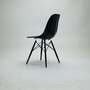 DSW Chair Fiberglas Schwarz 1