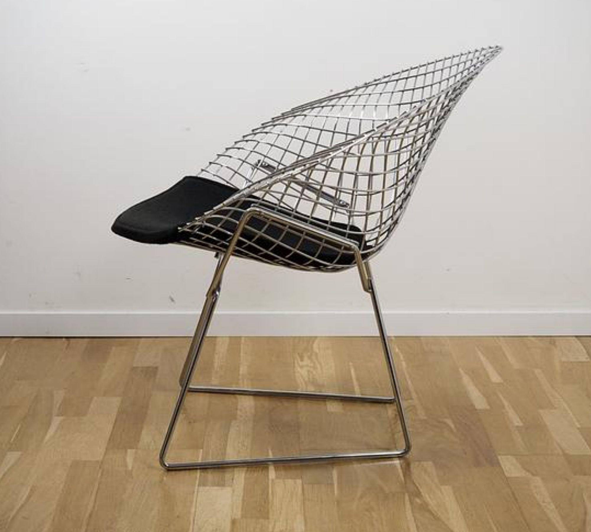 Bertoia Diamond Chair Silver with black cushion 1