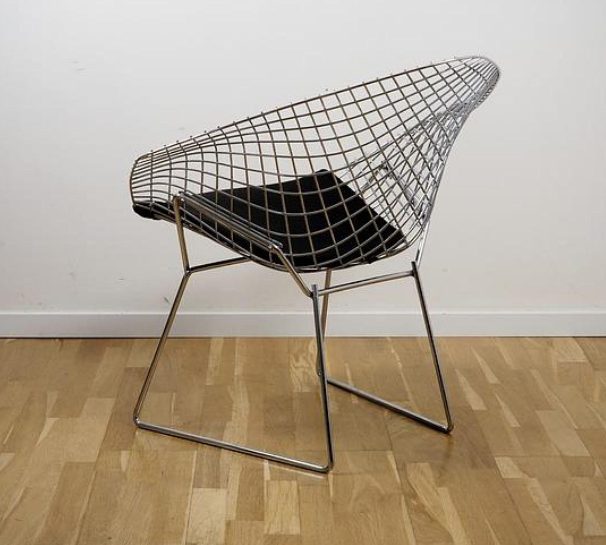 Bertoia Diamond Chair Silver with black cushion 2