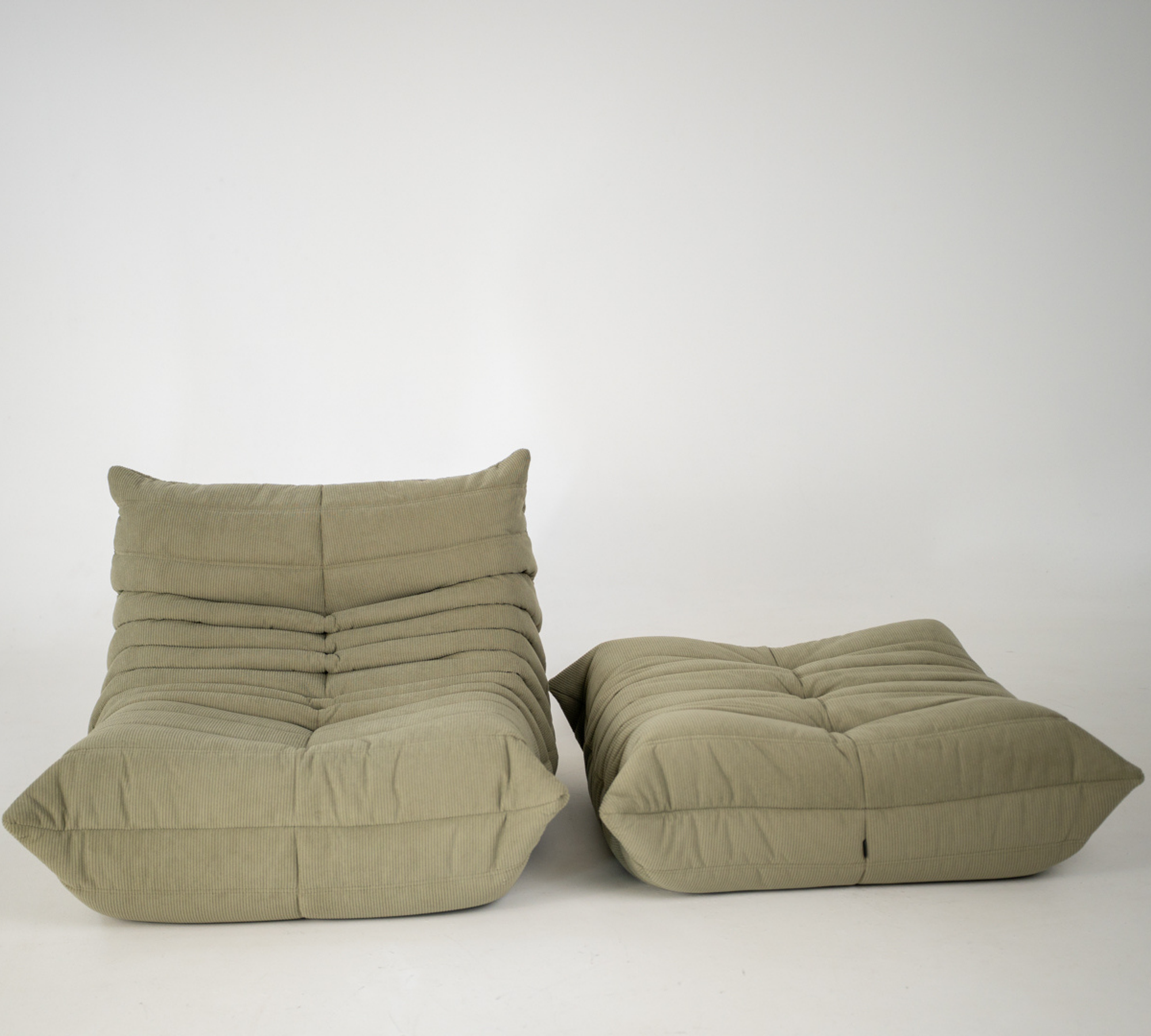 Set Poltrona e Ottomana Togo in Velluto a Coste Verde Salvia 0