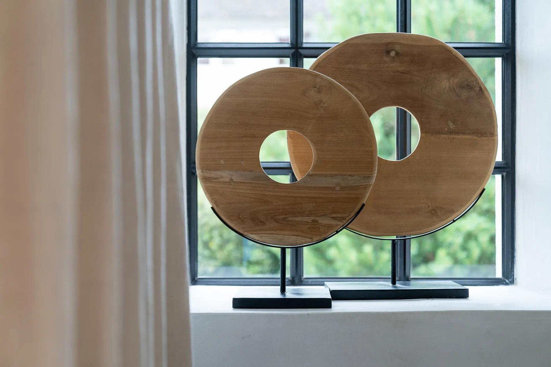 Piano su supporto in teak marrone 3