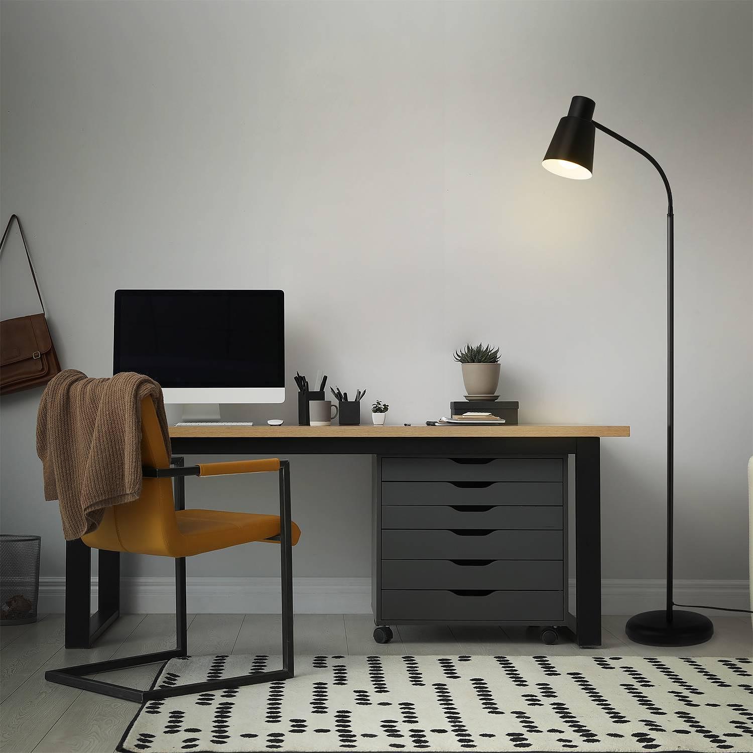 Loras Stehleuchte Aluminium Schwarz 1
