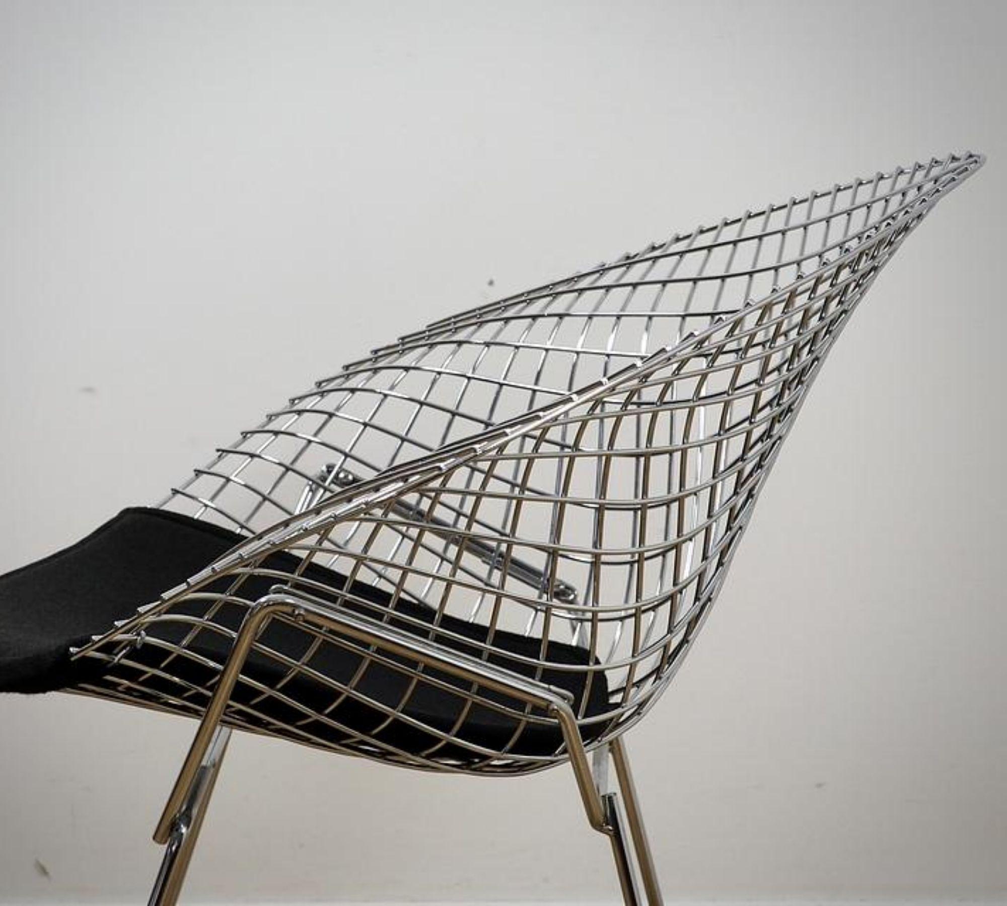 Bertoia Diamond Chair Silver with black cushion 4