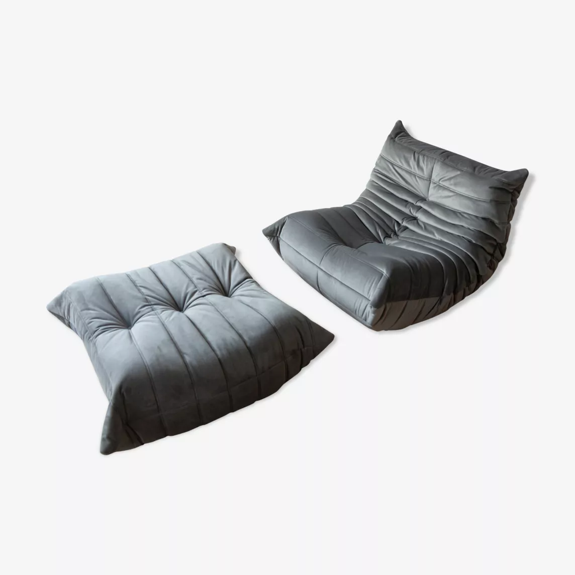 Poltrona Togo e Set Pouf Velluto Grigio Argento 0